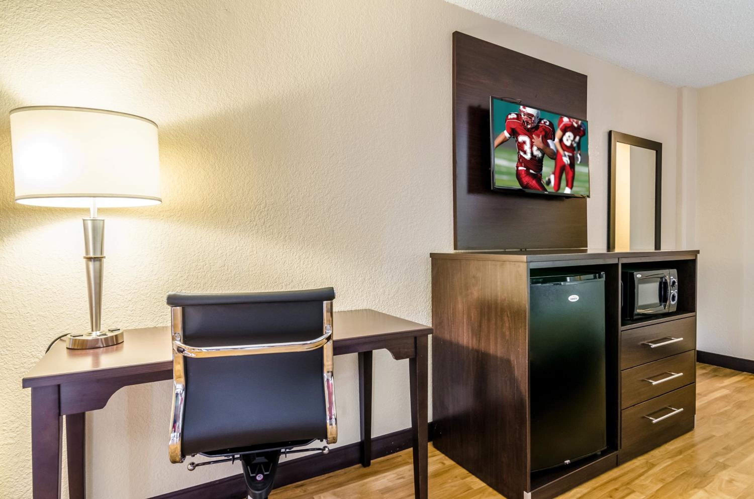 Red Roof Inn PLUS+ Wichita East, Photo 4