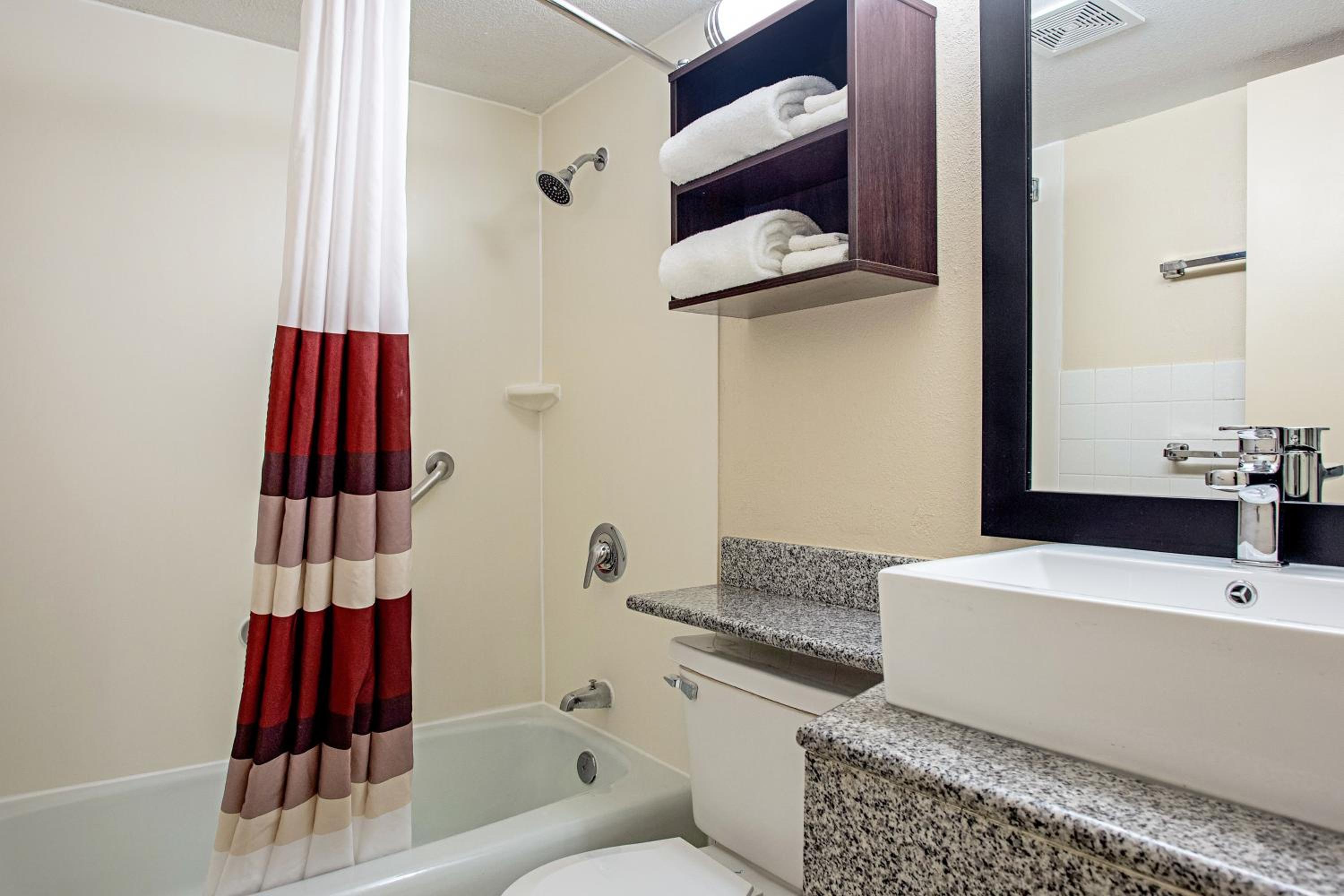  Premium Room With Two Double Beds Poolside Smoke Free (Upgraded Bedding And Snack Box)  photo 2