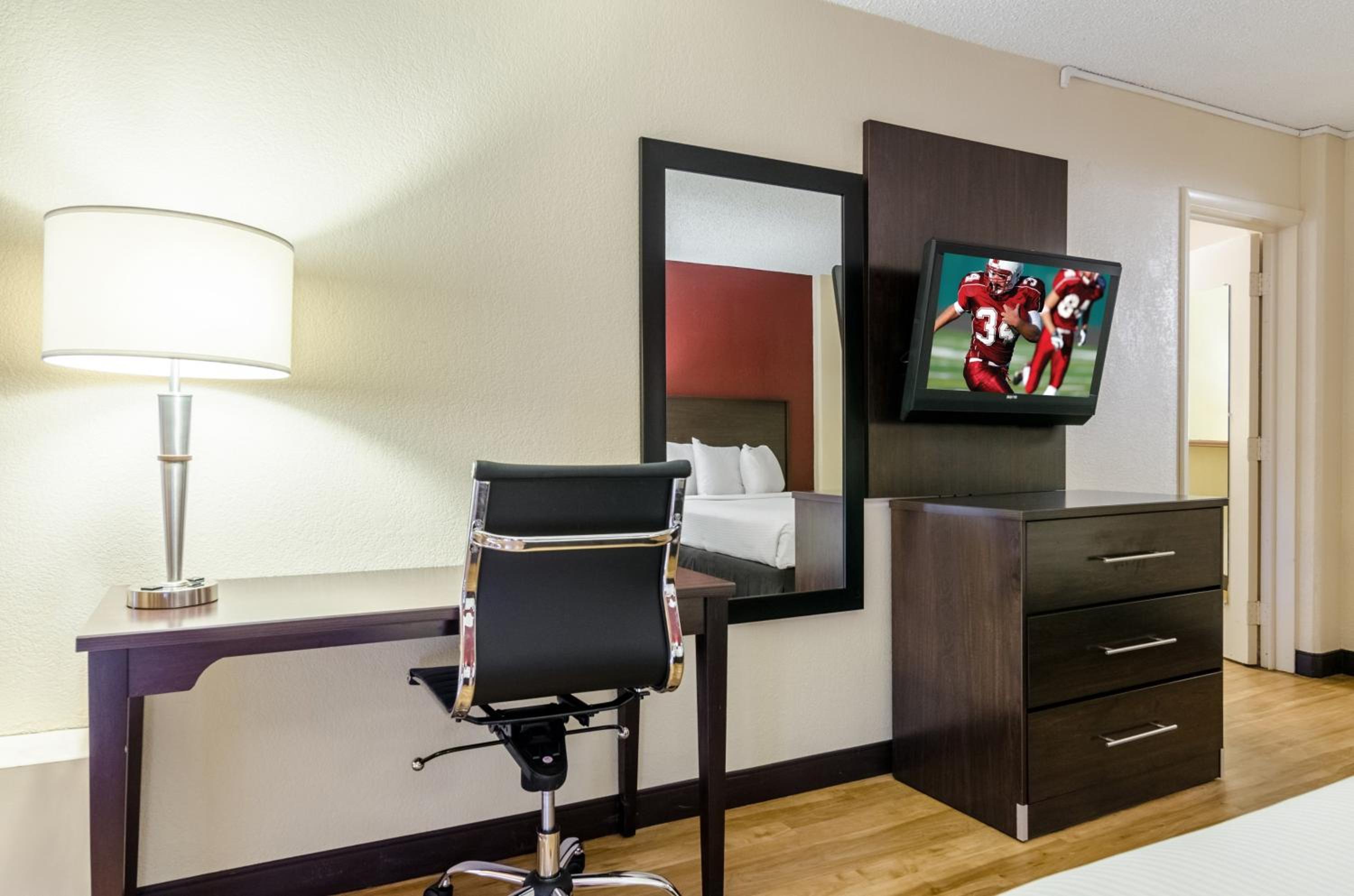 Red Roof Inn PLUS+ Wichita East, Photo 7