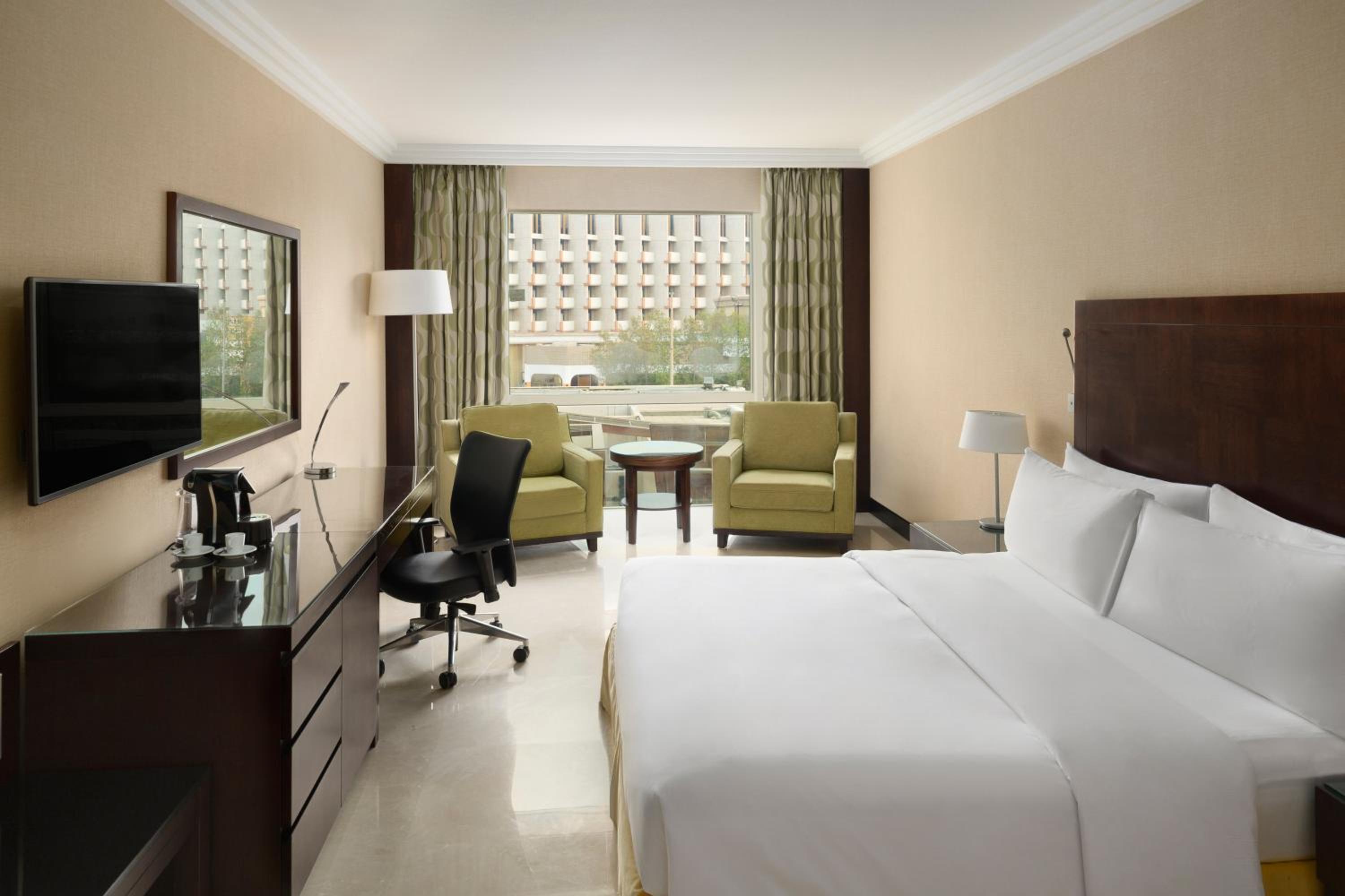 King Room - Accessible - Smoking