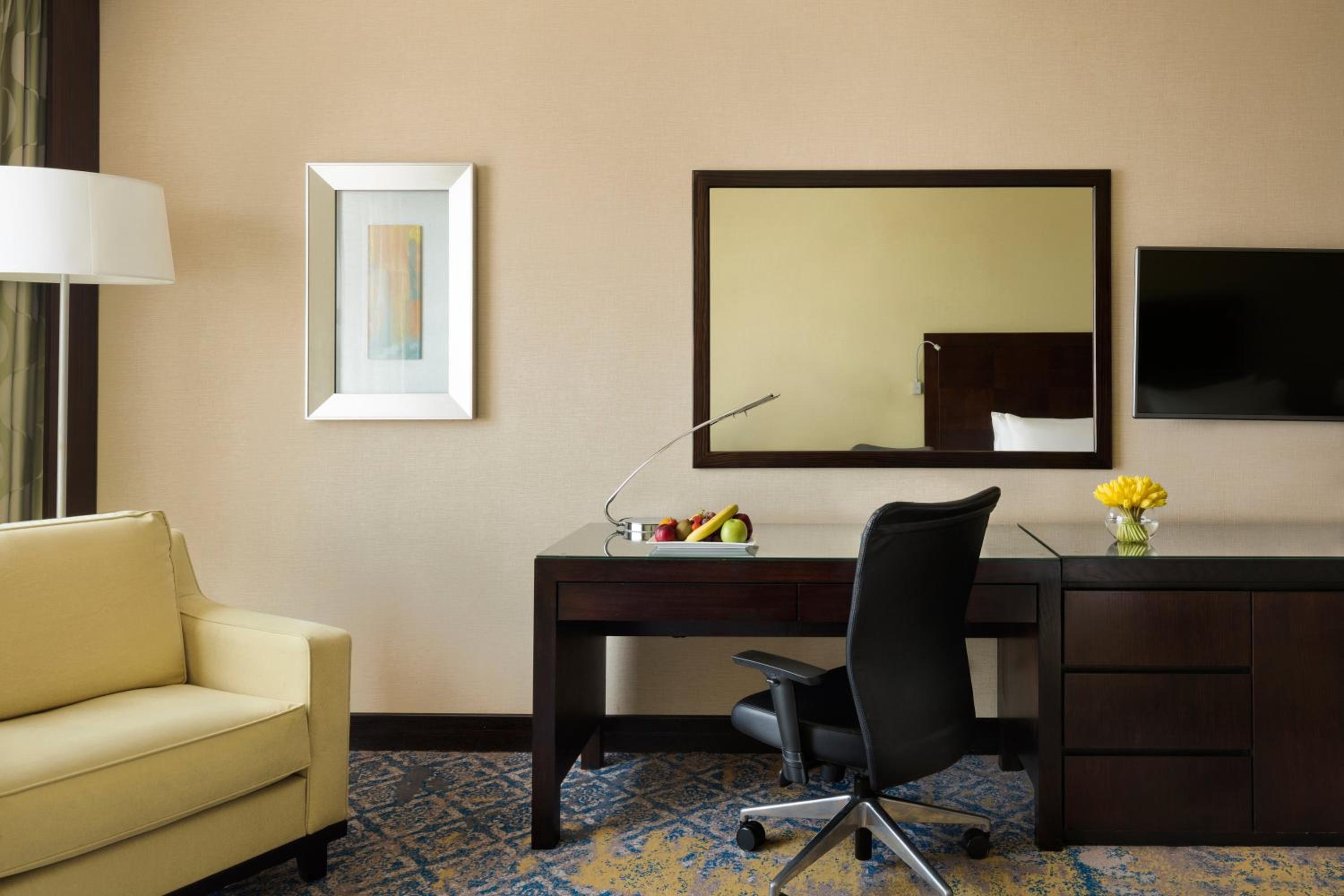 Standard King Room with Lounge Access