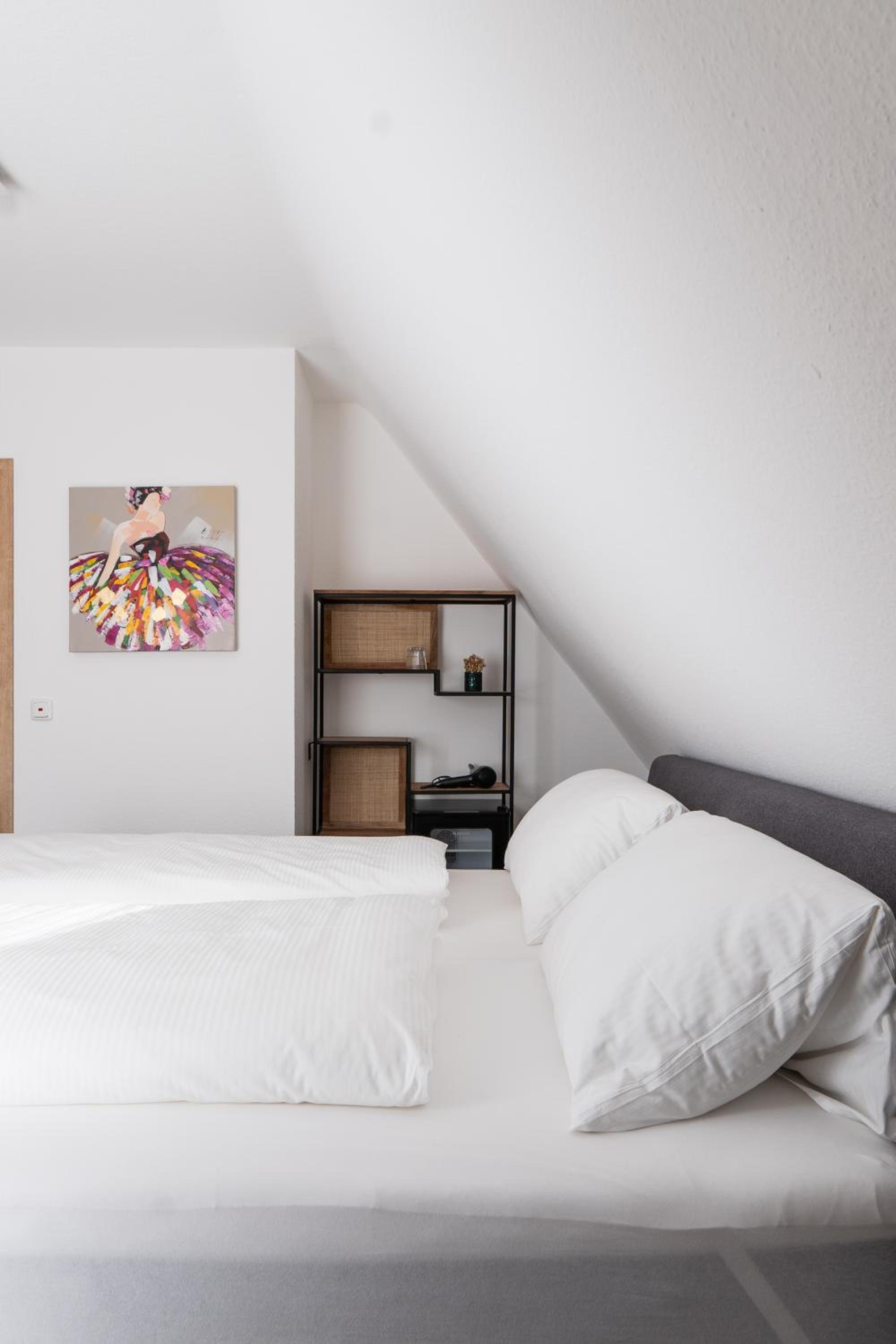 Small Double Room - Photo 6