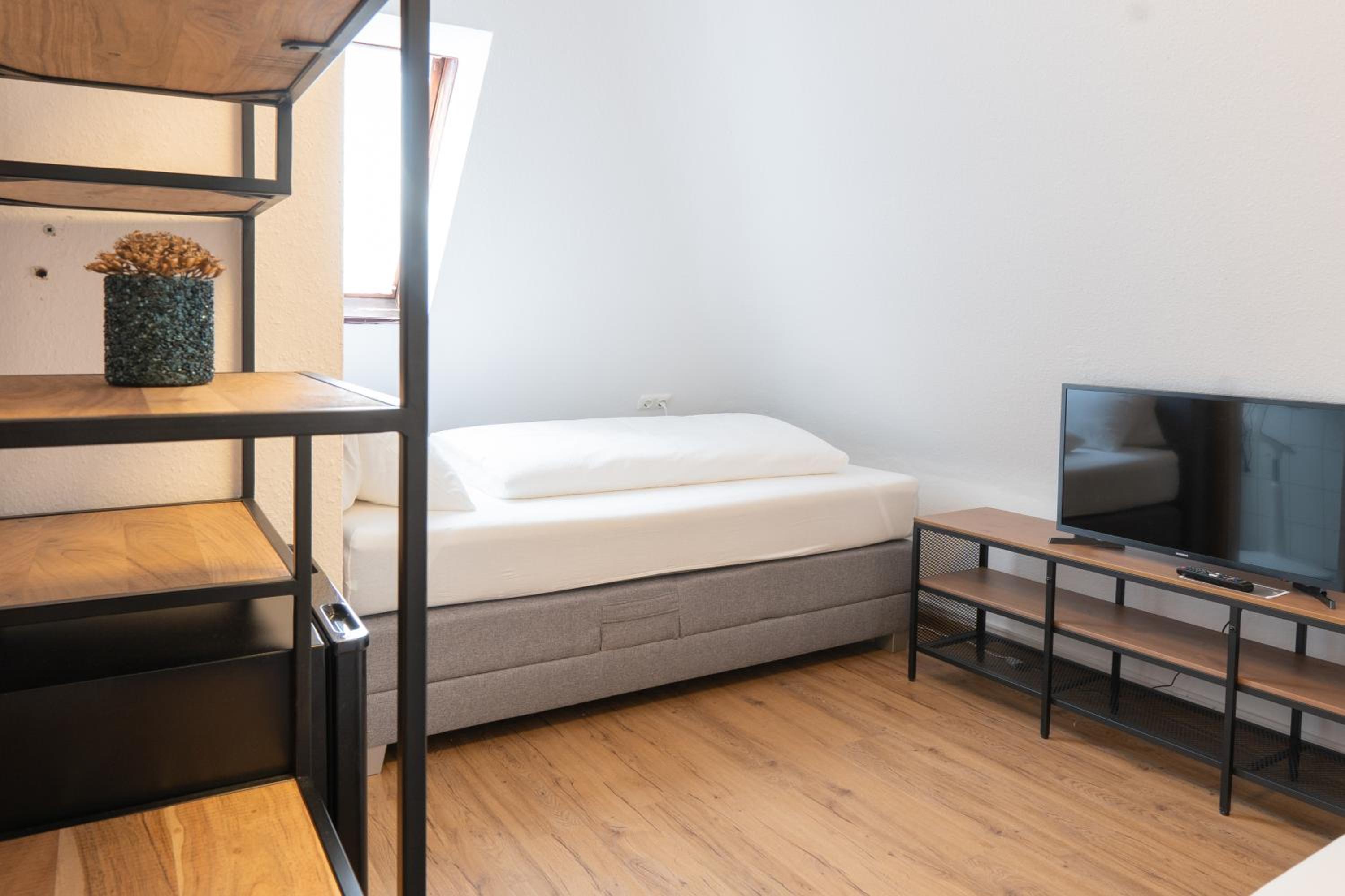 Standard Twin Room - Photo 3