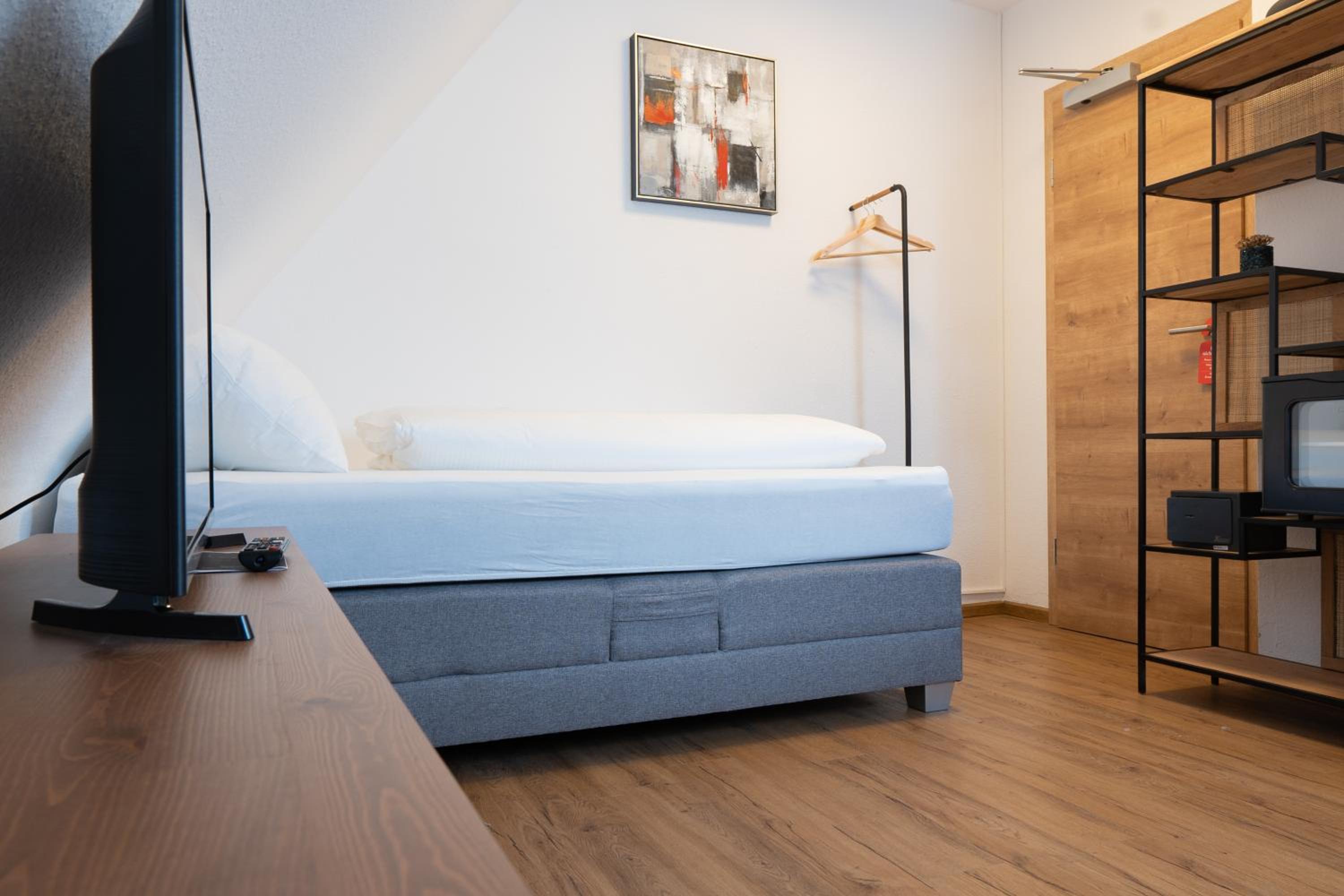 Standard Twin Room - Photo 1