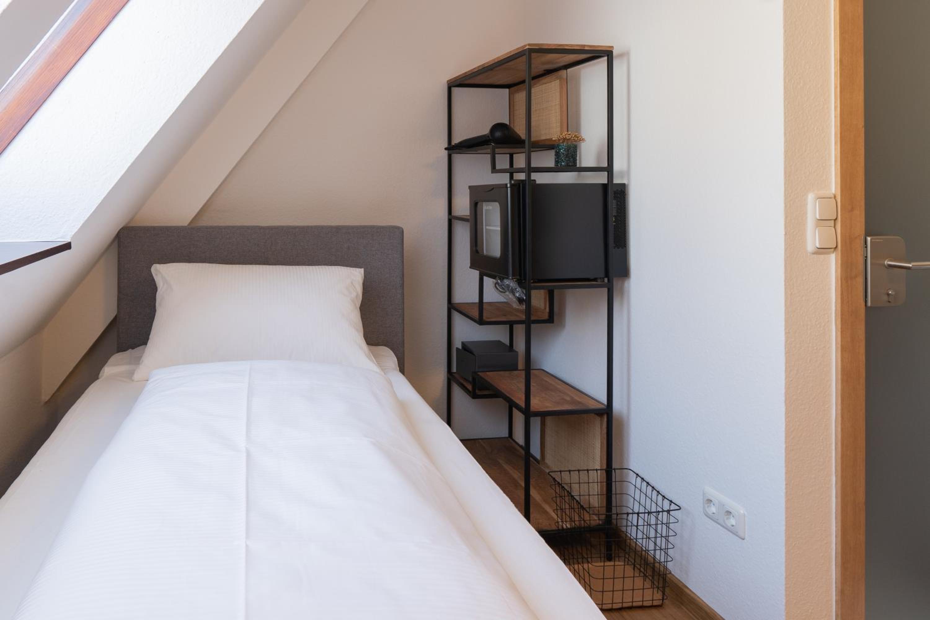 Standard Triple Room - Photo 2