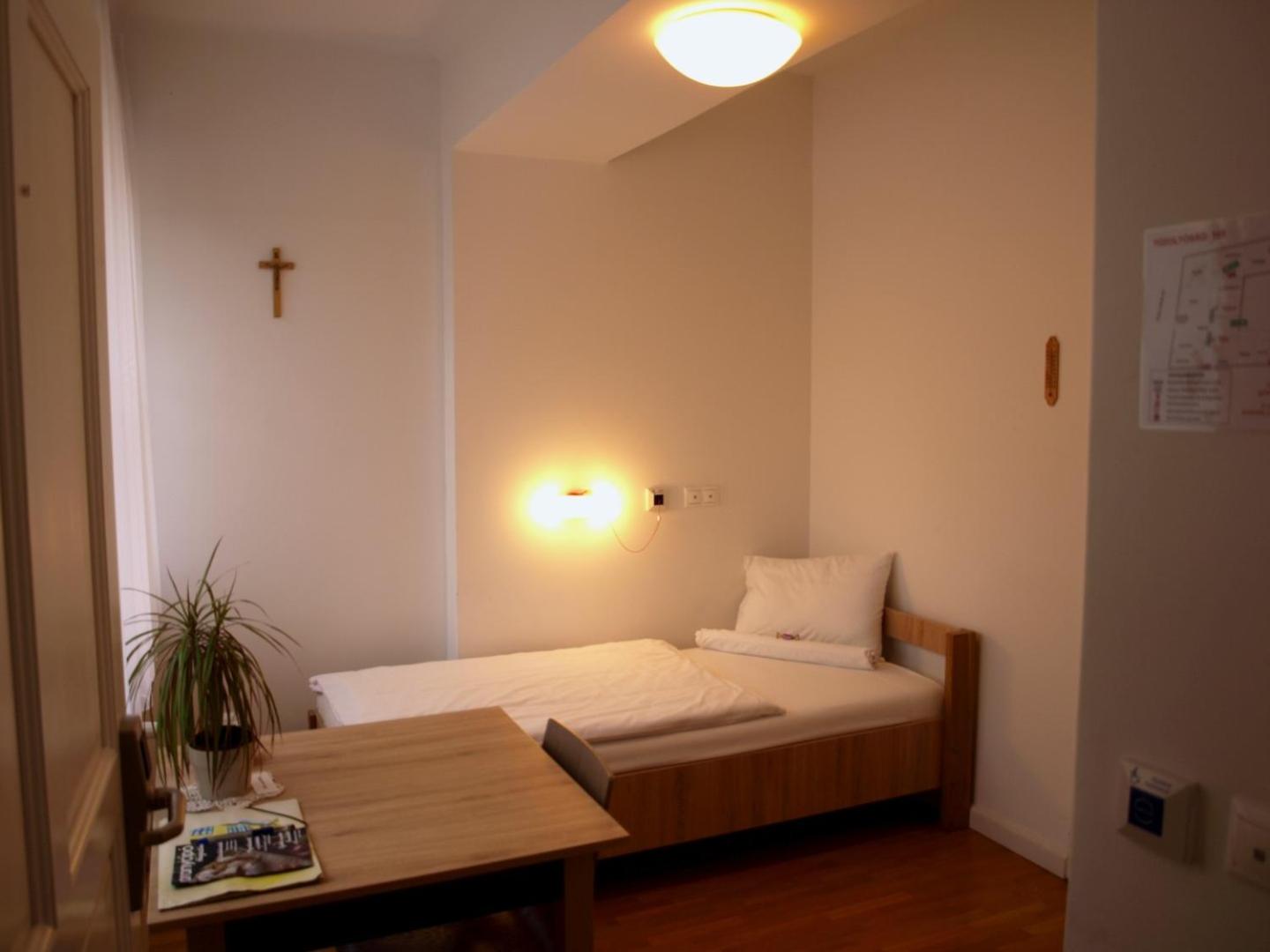Single Room - Disability Access photo 2
