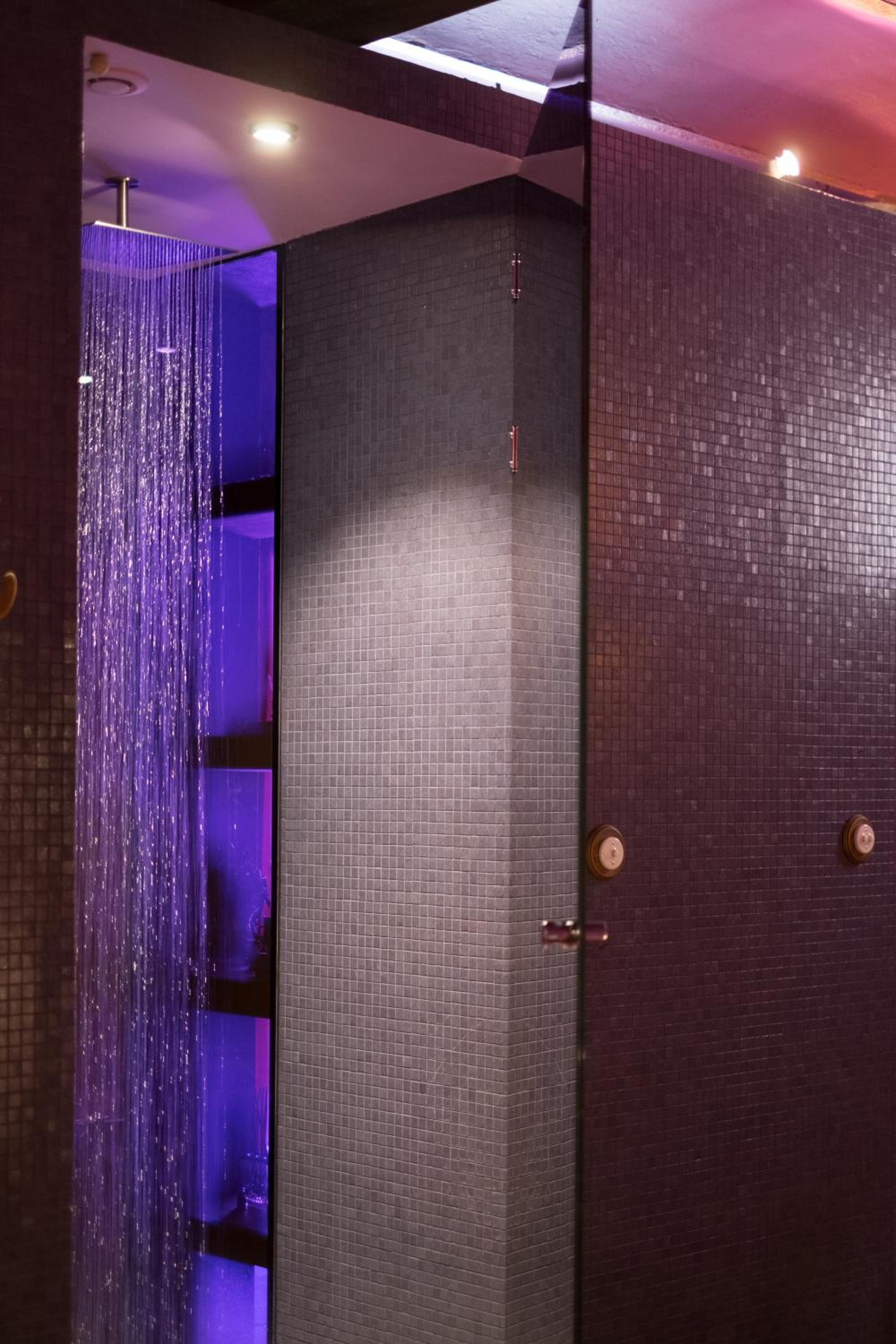Superior Suite - Photo 5