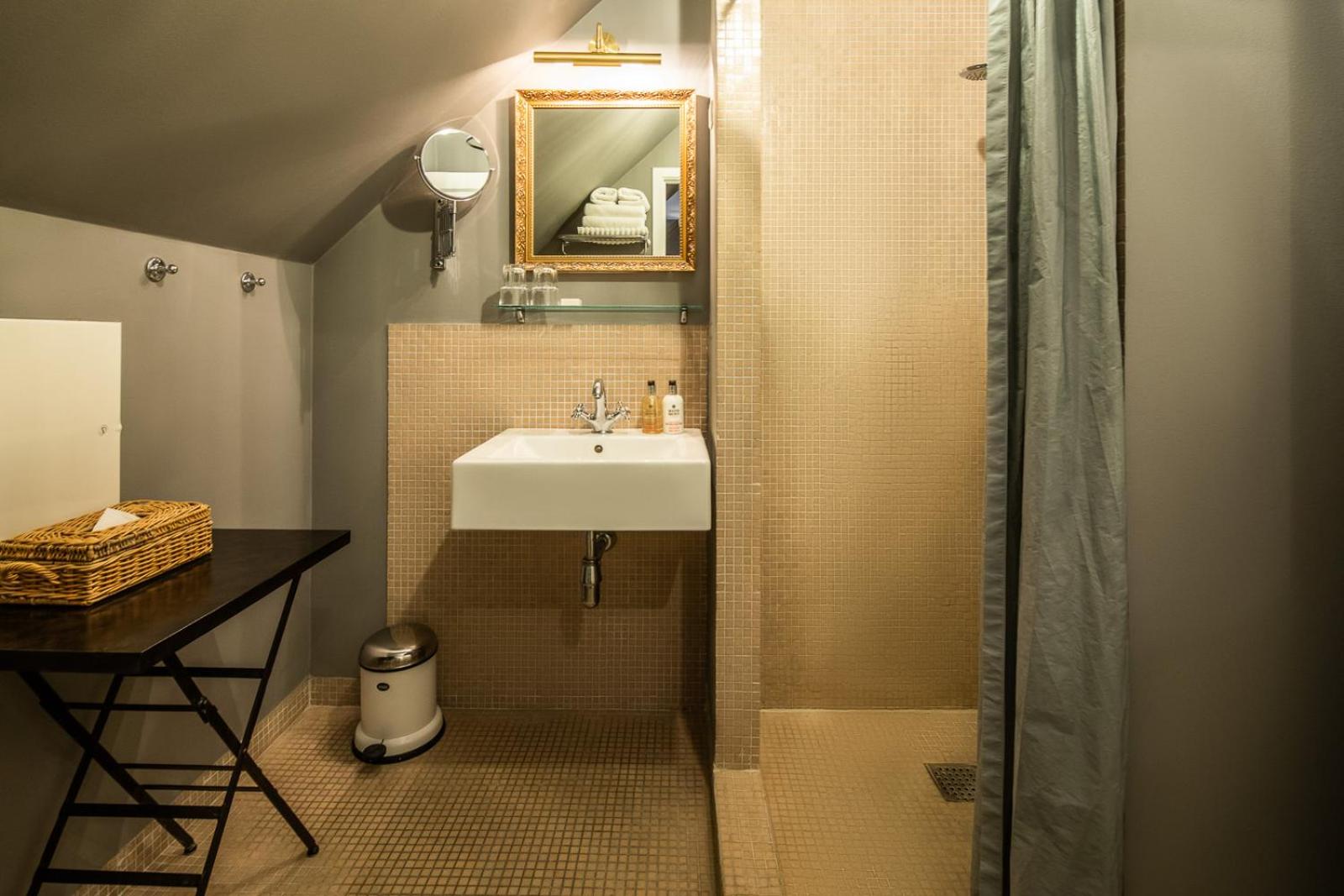 Small Double Room - Photo 5