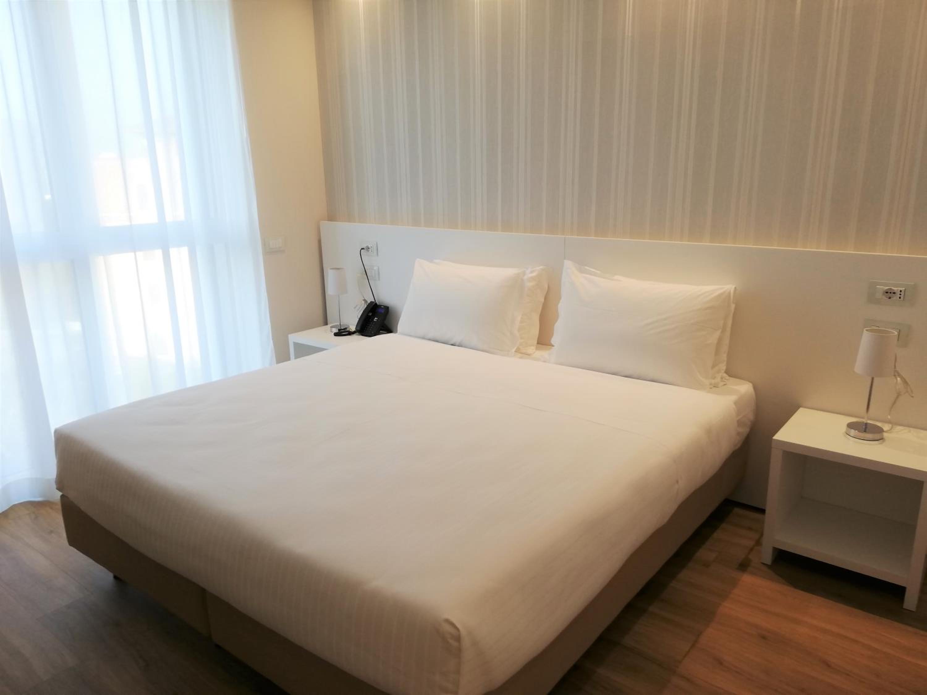 Standard Double or Twin Room - Photo 4