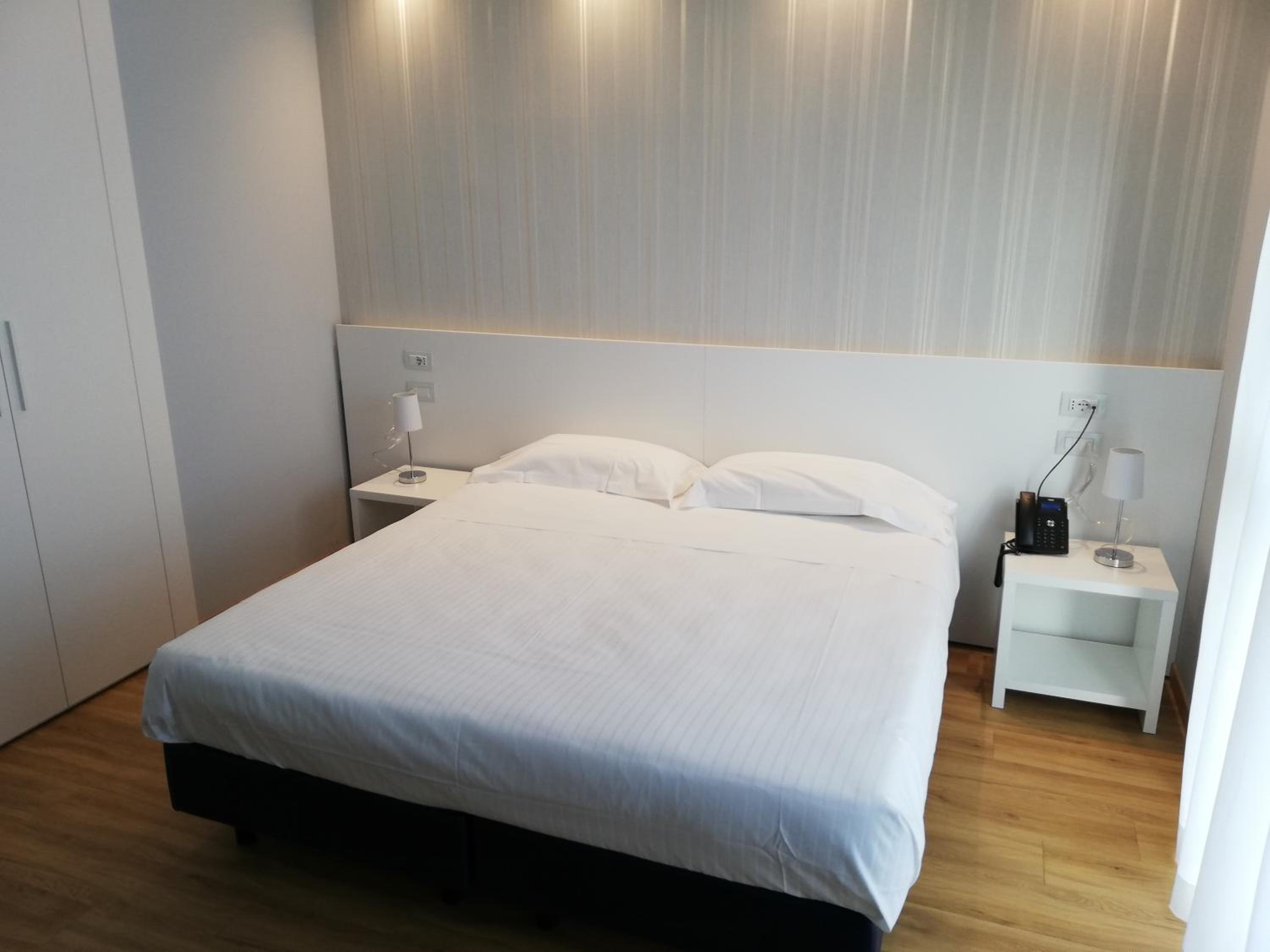 Standard Double or Twin Room - Photo 2