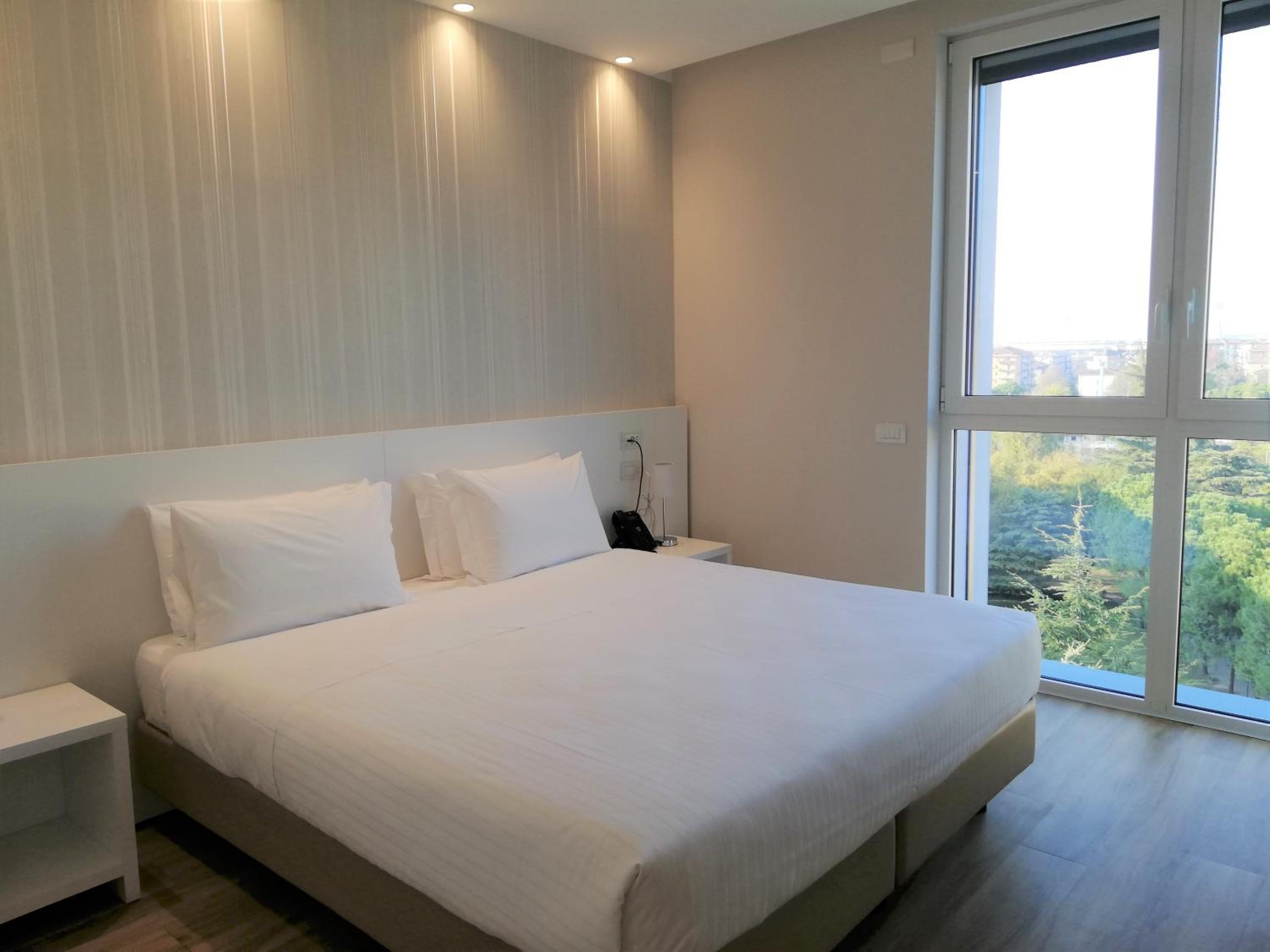 Standard Double or Twin Room - Photo 1