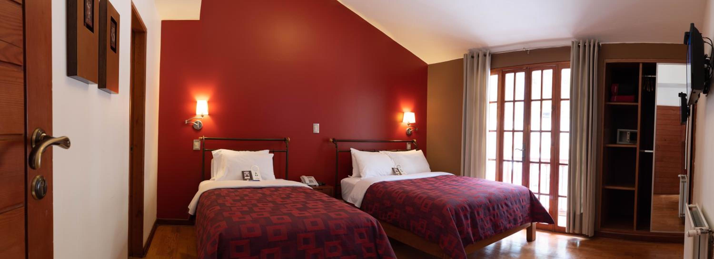 Twin Room with Bath photo 1