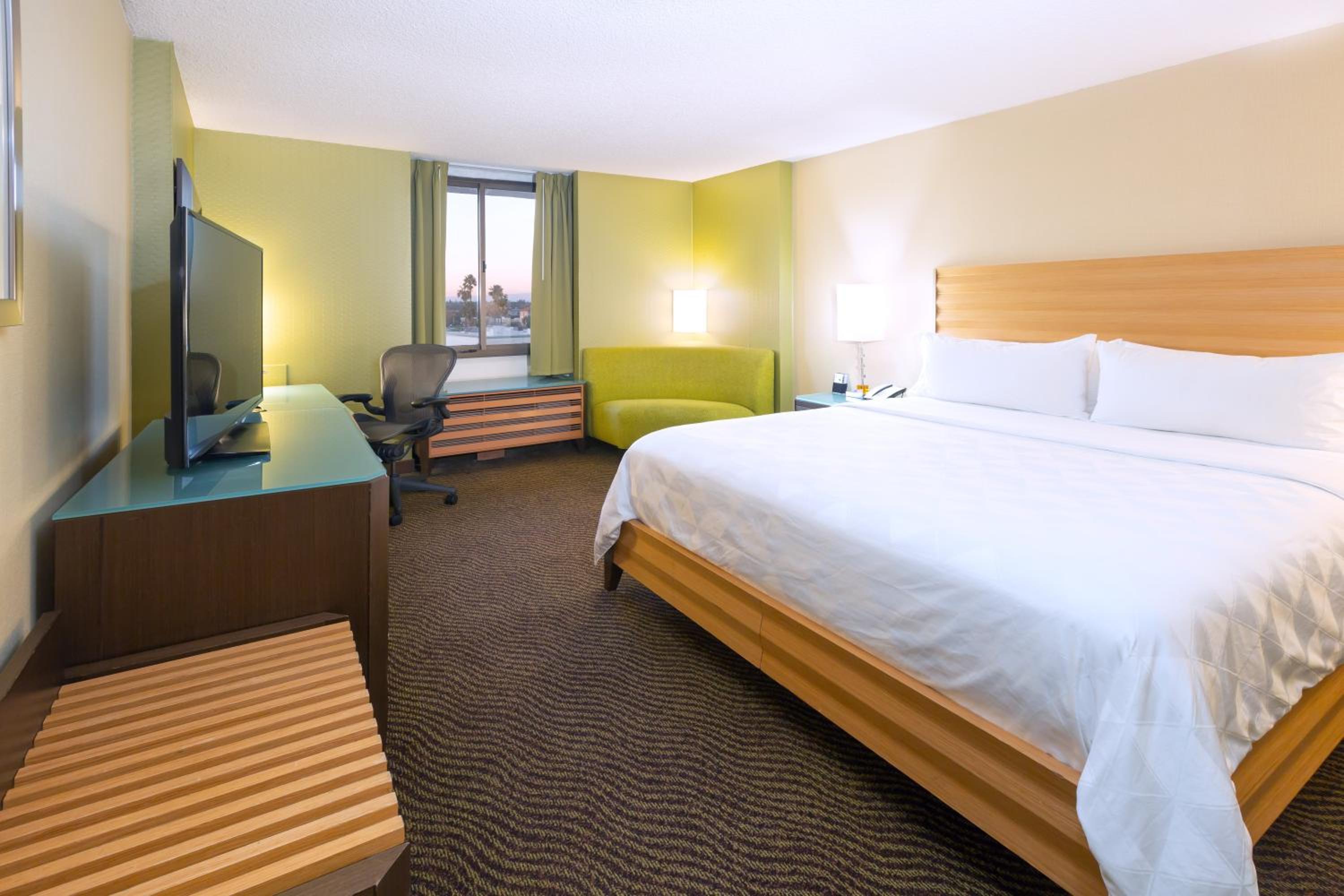 Standard King Room - Photo 6