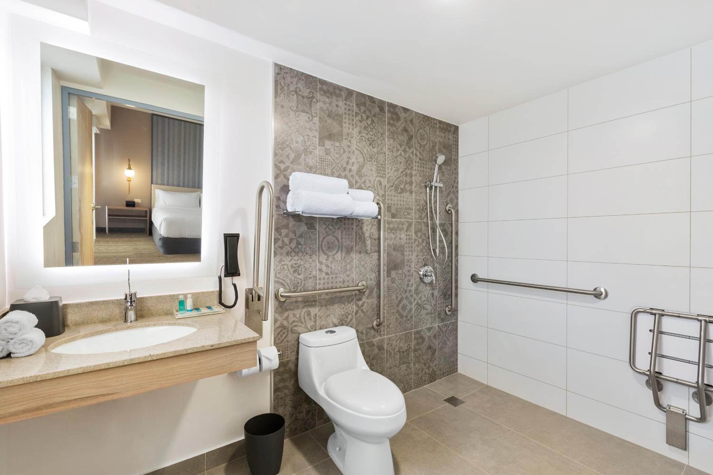 King Room - Disability Access photo 3