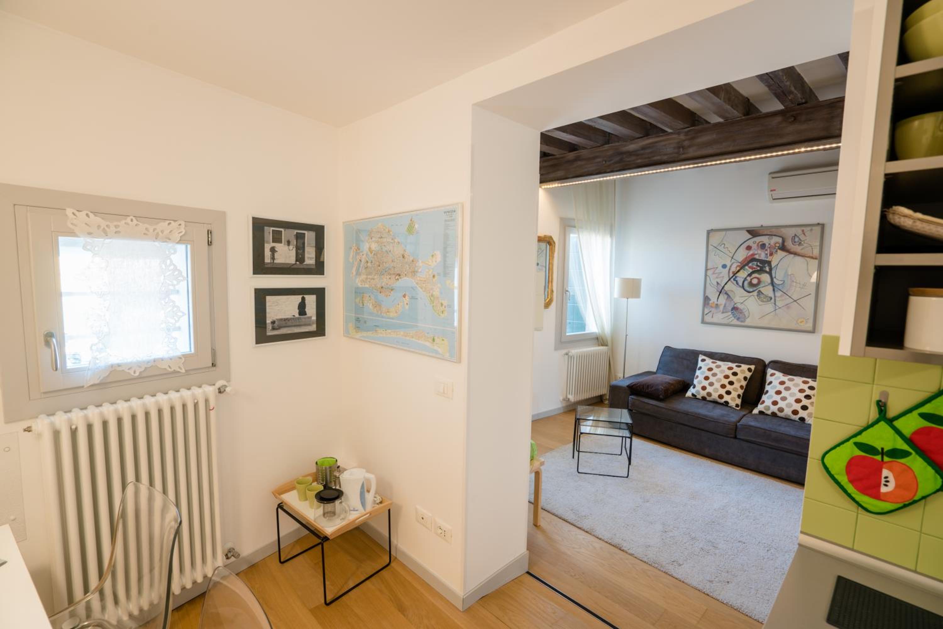 One-Bedroom Apartment photo 2