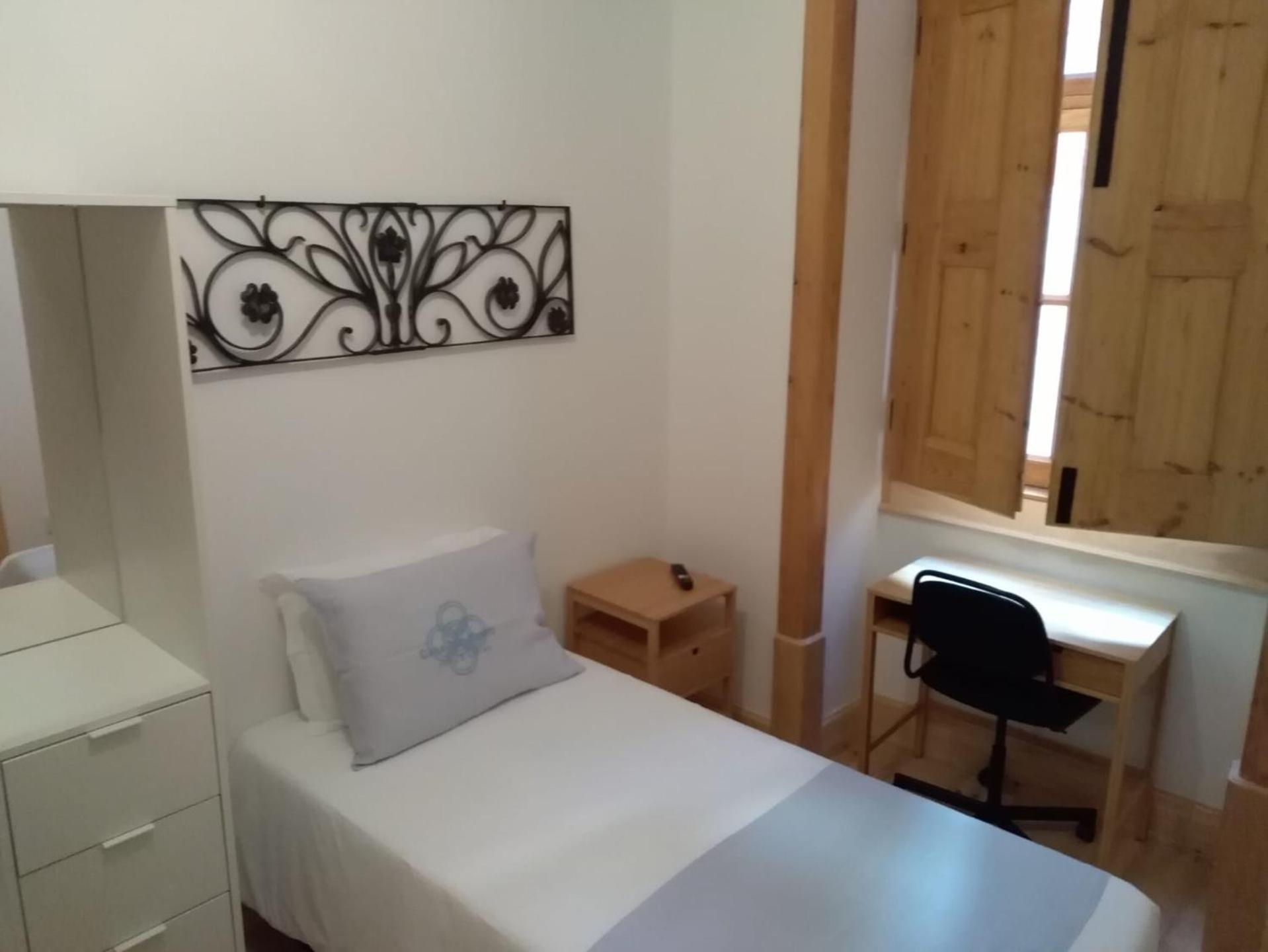 Single Room with Bathroom photo 1