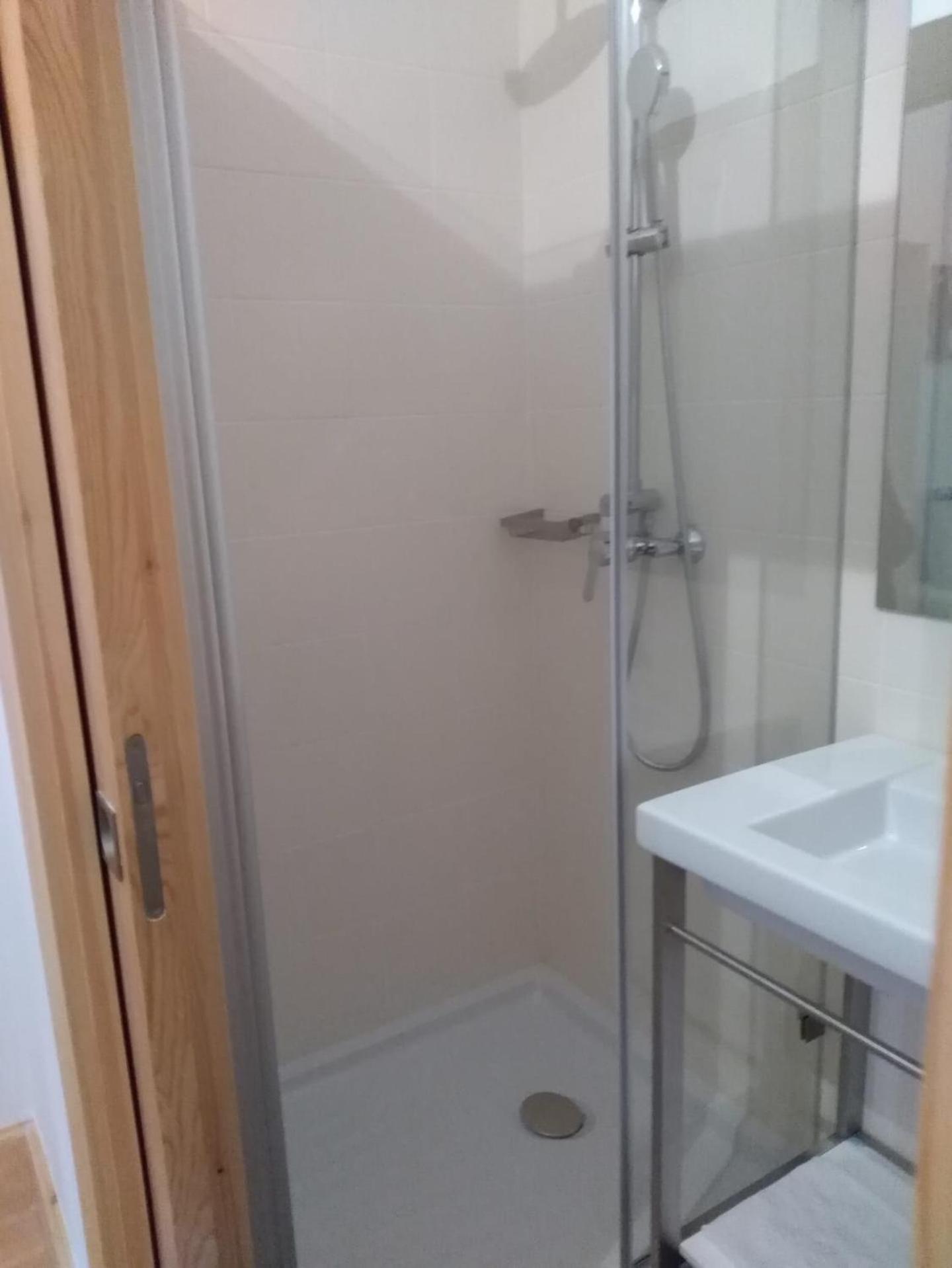Single Room with Bathroom photo 3