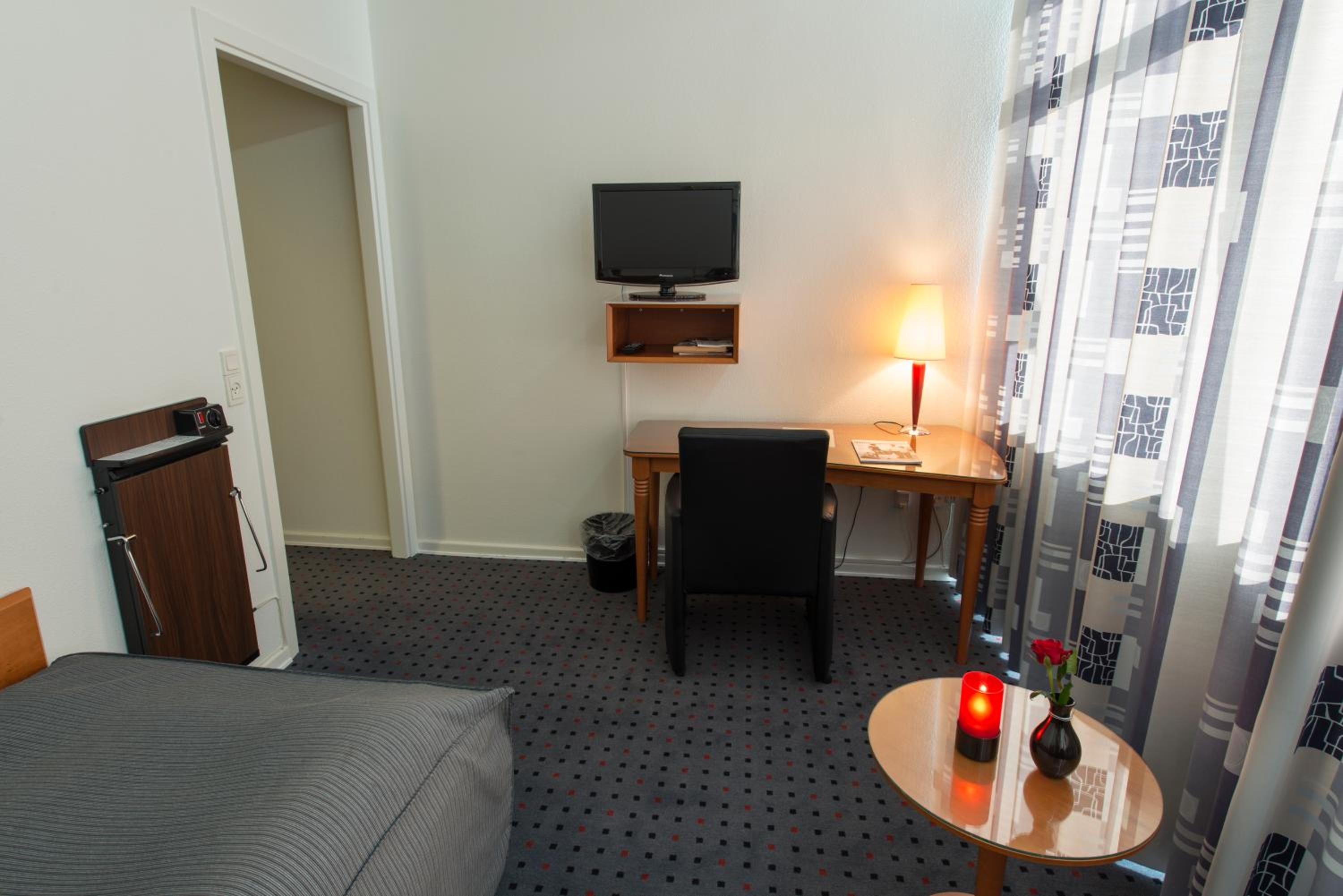 Small Single Room photo 3