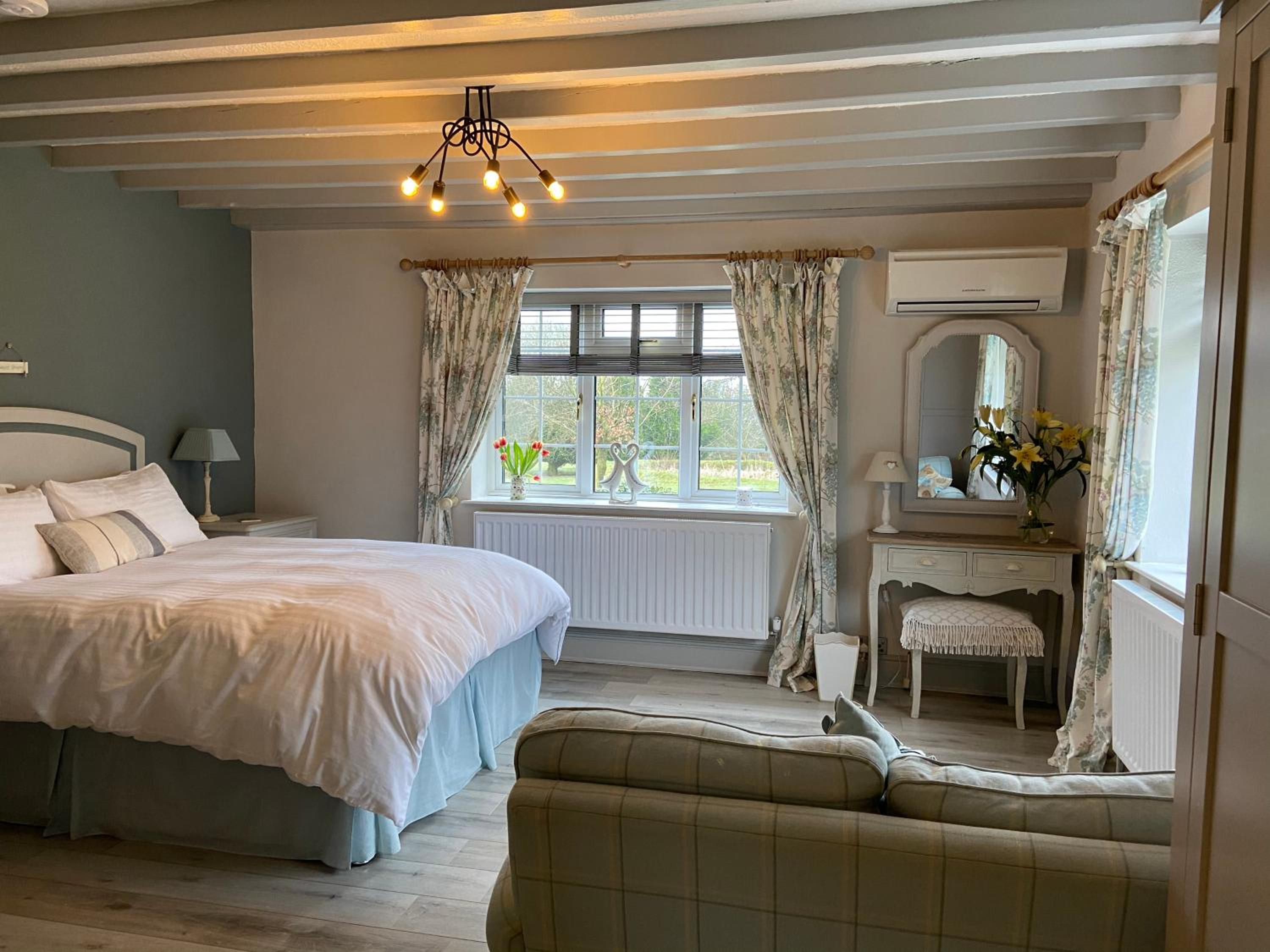 Standard King Room - Photo 2
