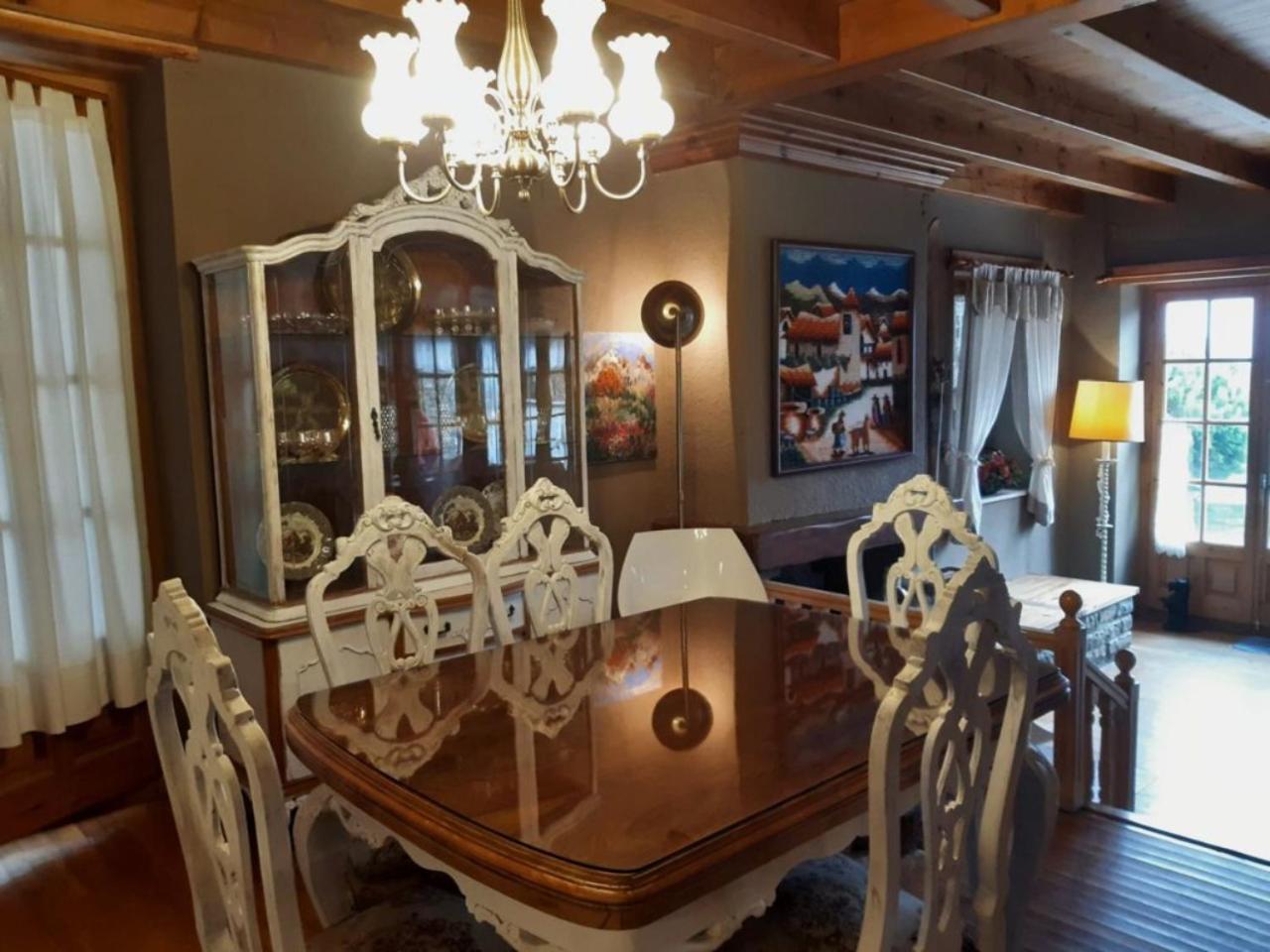Seven-Bedroom Holiday Home photo 2