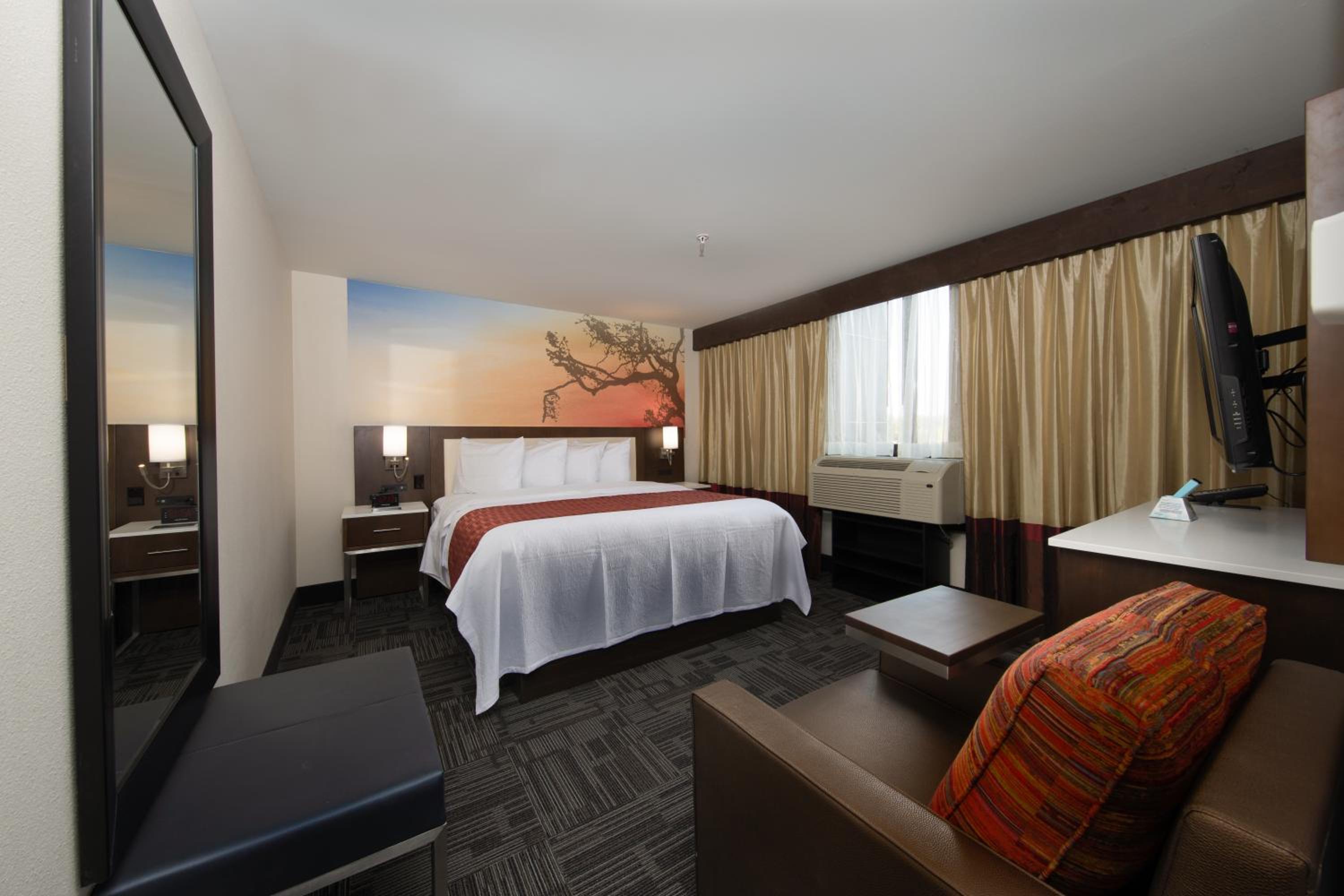 Standard King Room photo 3