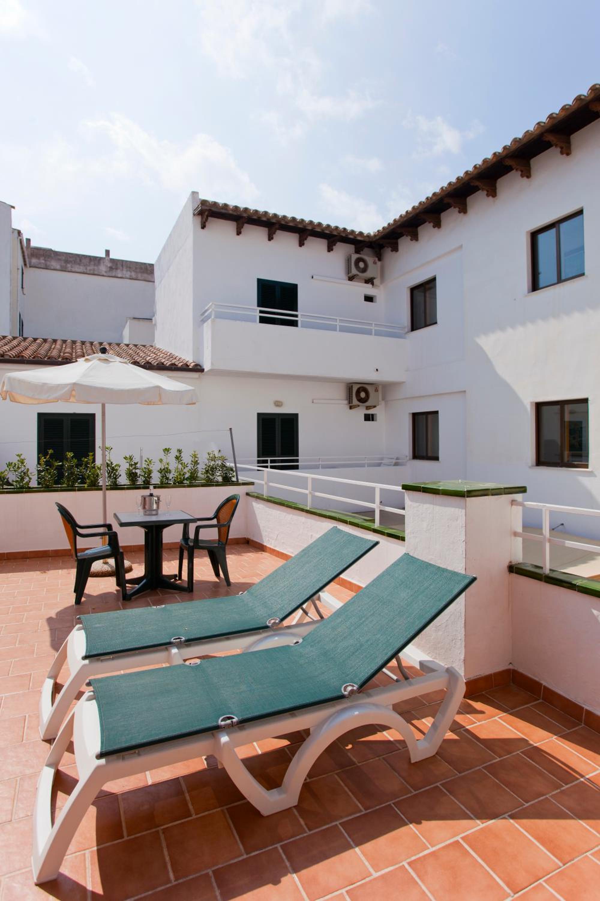 Twin or Double Room with Balcony - Photo 10