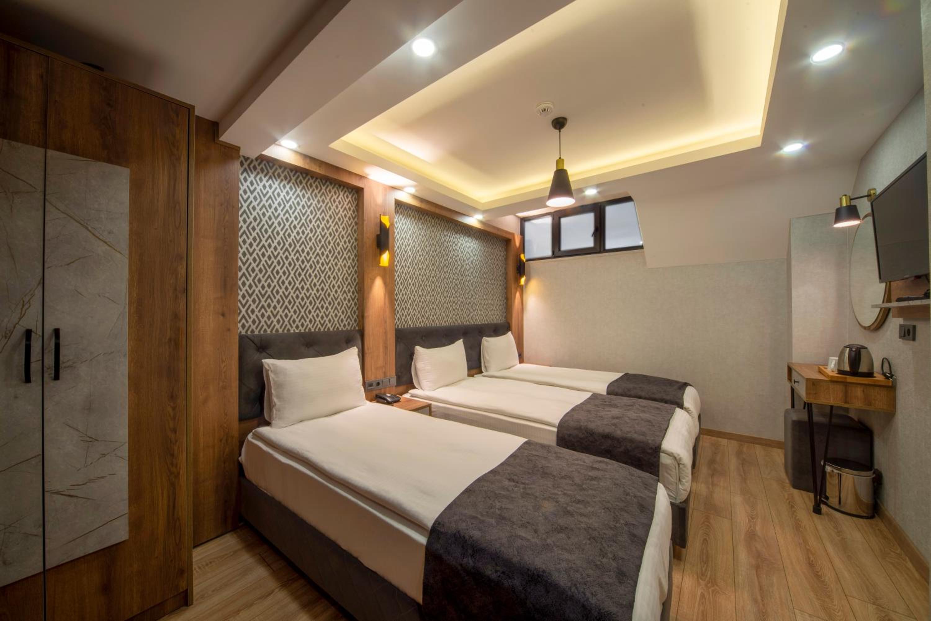 Economy Triple Room - Basement Floor photo 2