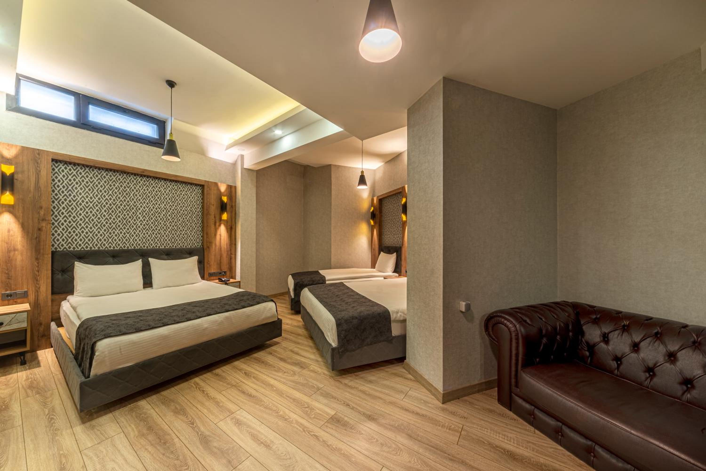 Executive Queen Room with Two Queen Beds - Basement Floor photo 1