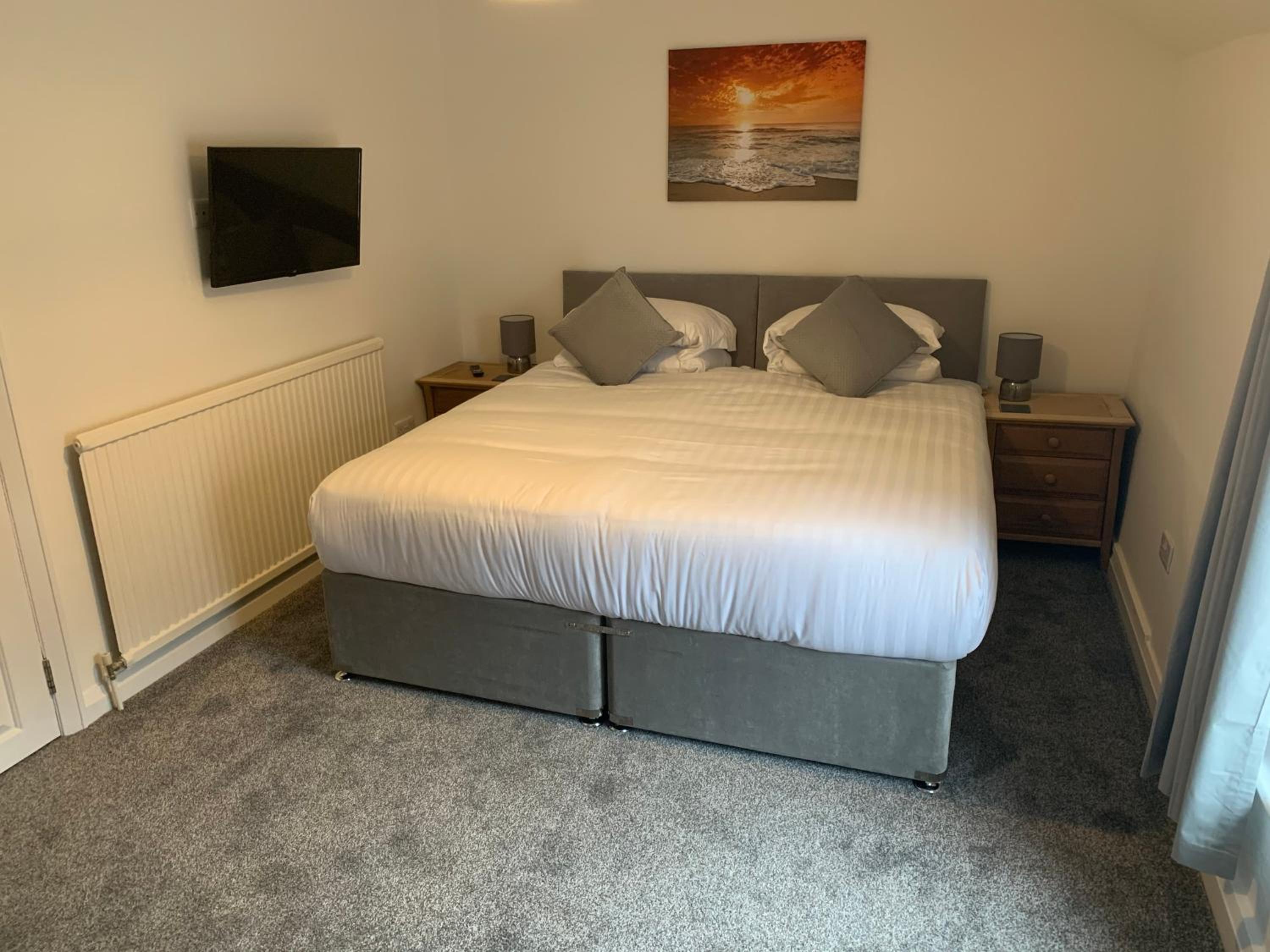 Large Double or Twin Room - Photo 1