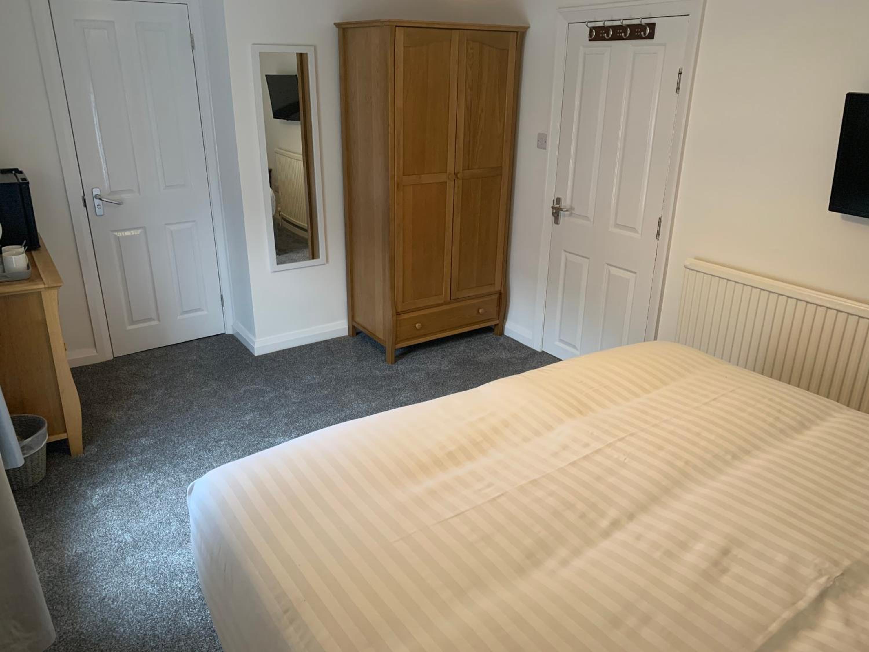 Large Double or Twin Room - Photo 4