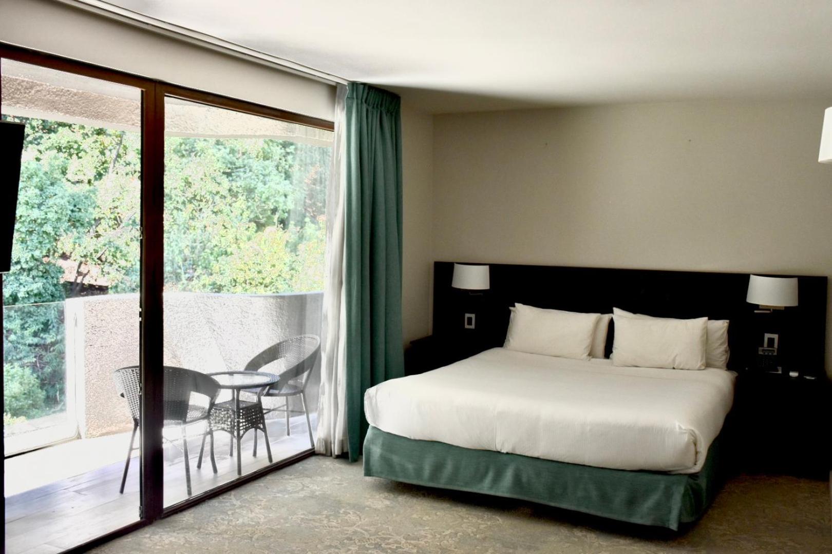 Deluxe Junior Suite photo 3