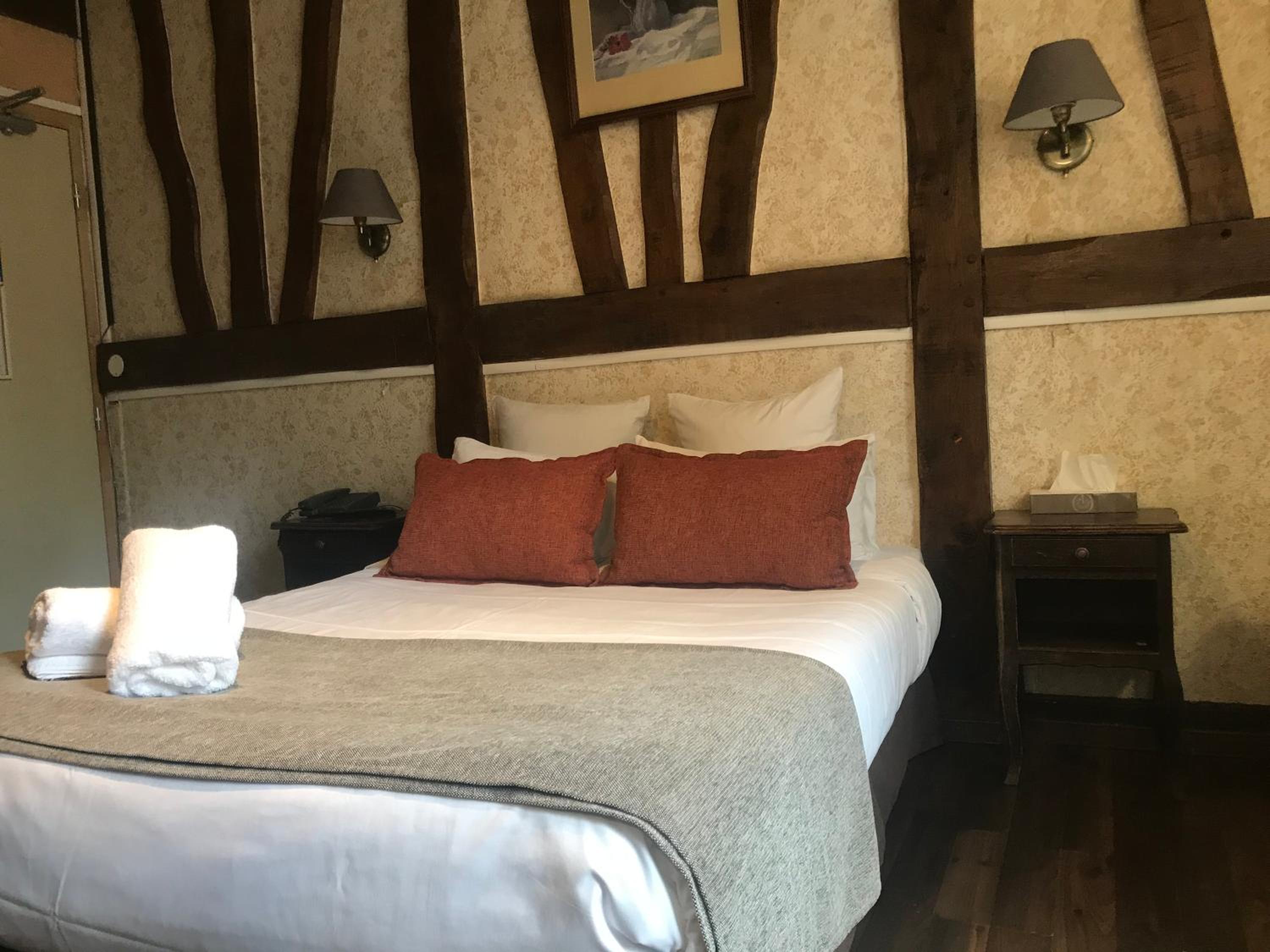Large Double Room - Photo 23