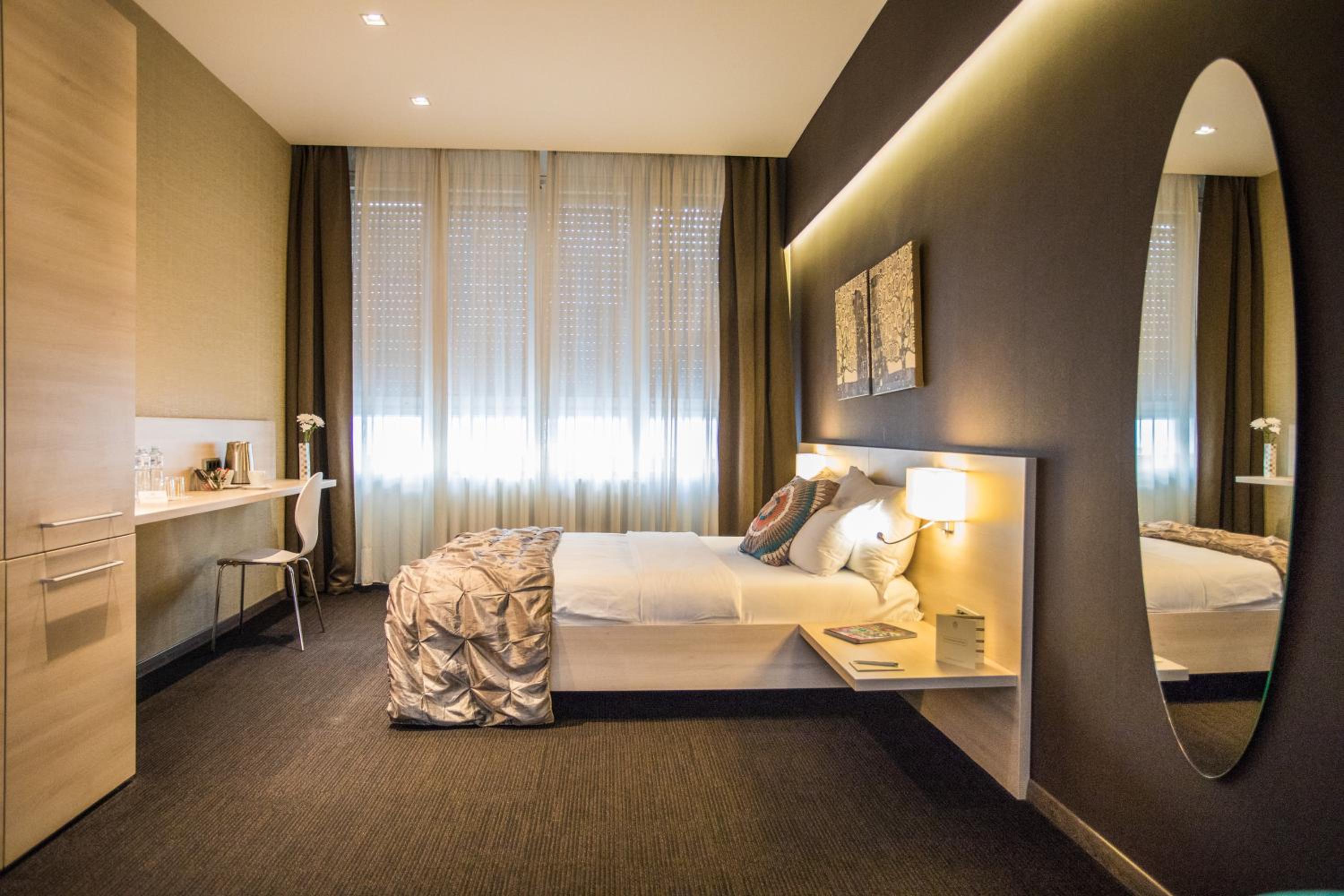 King Suite - Photo 3