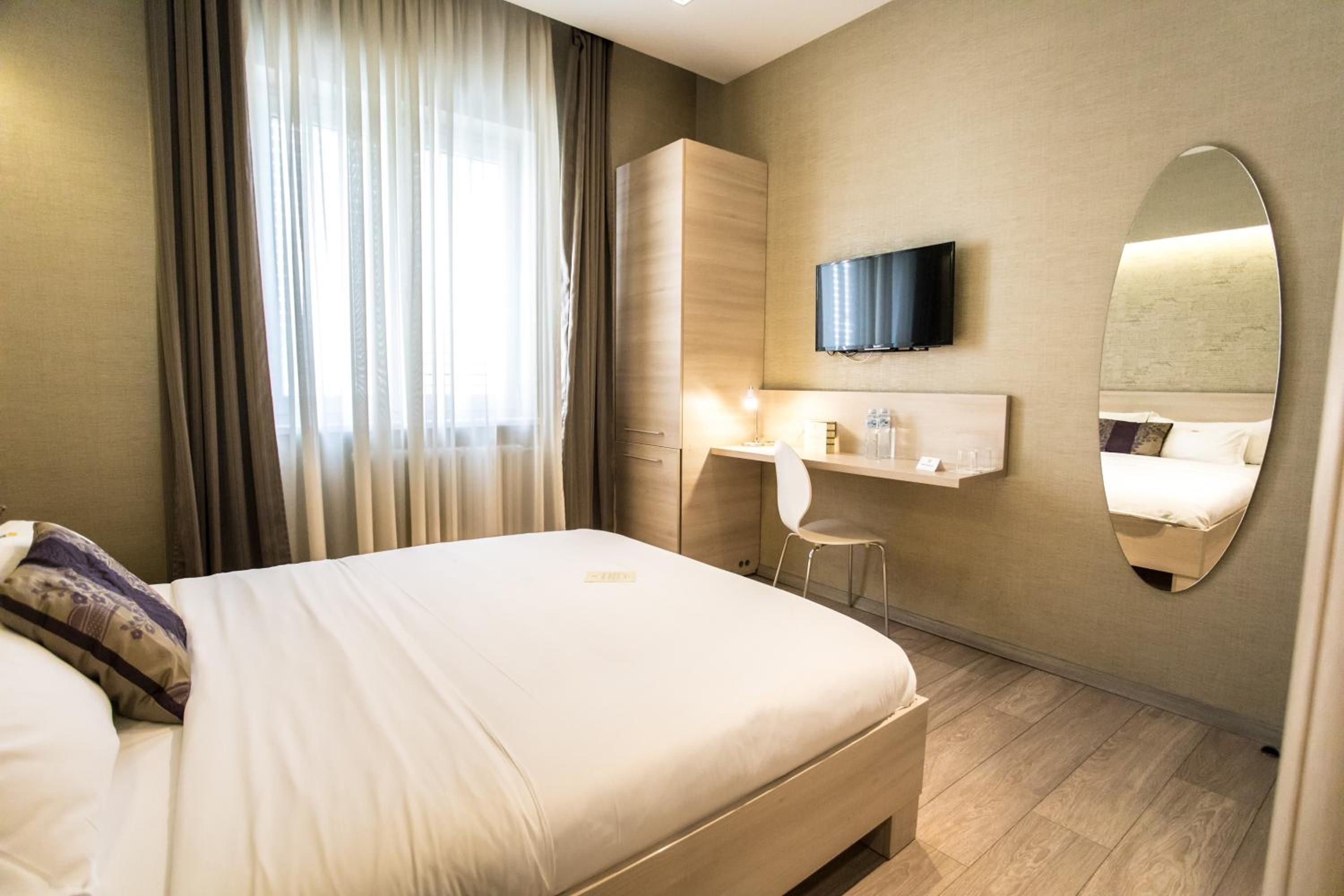 Double Room - Photo 5