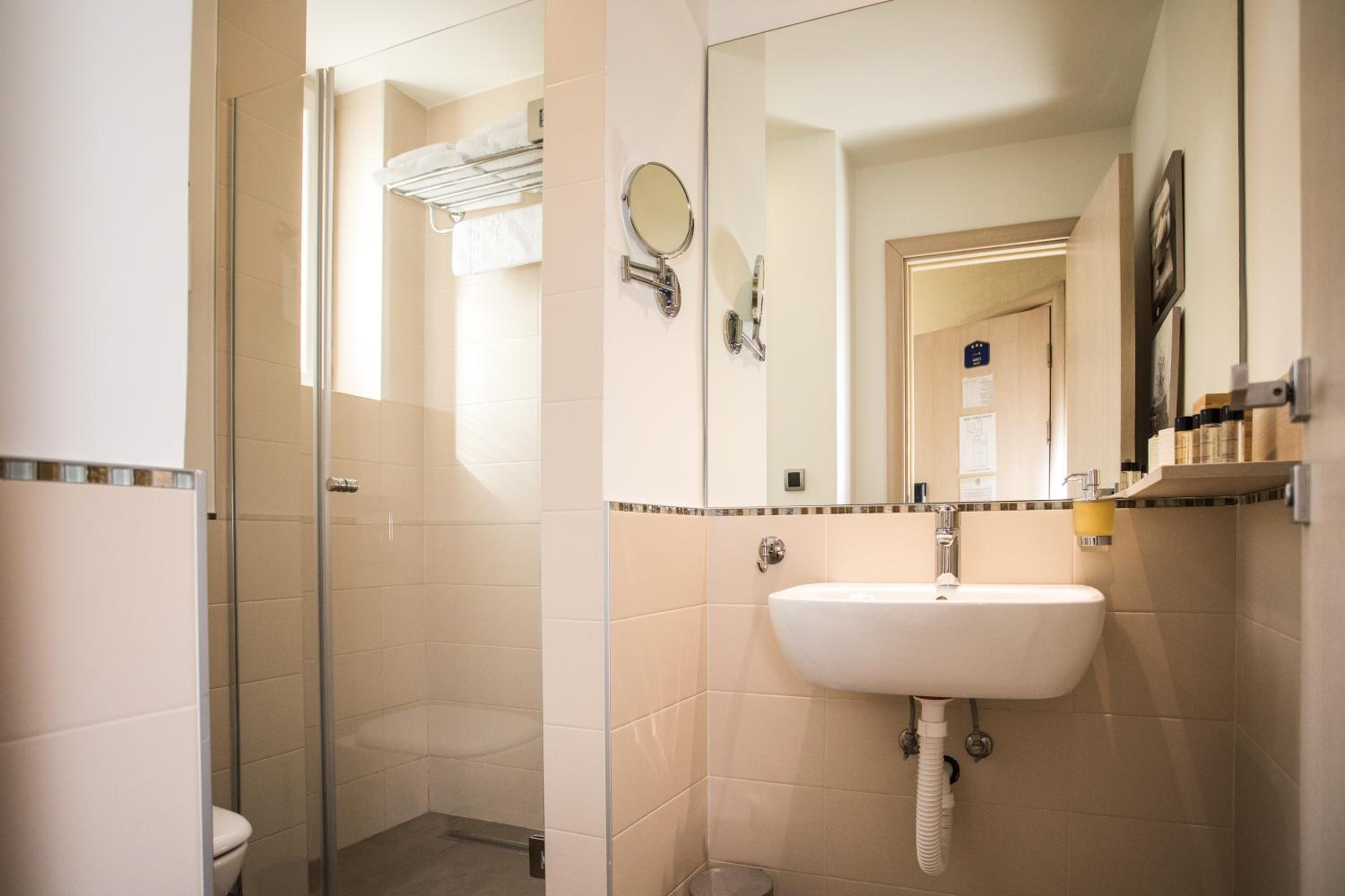 King Suite - Photo 11