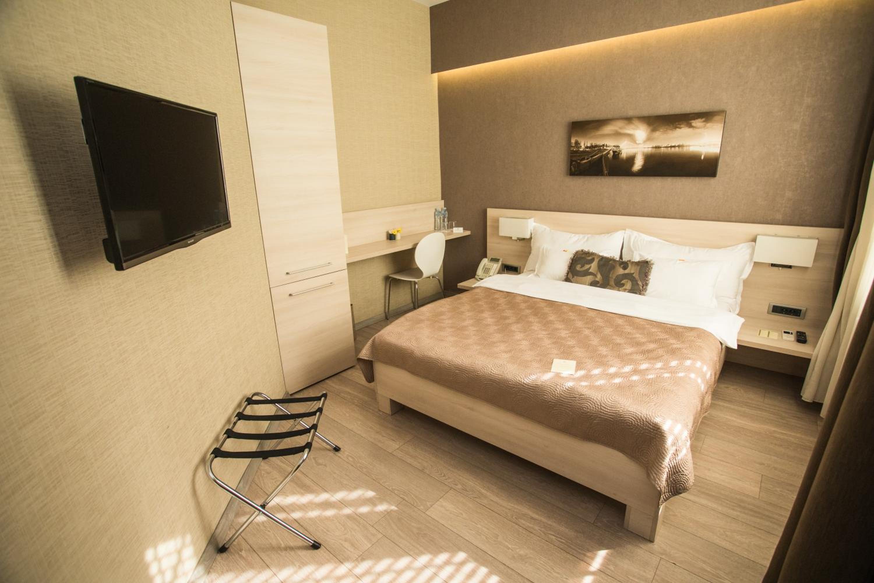 Double Room - Photo 7