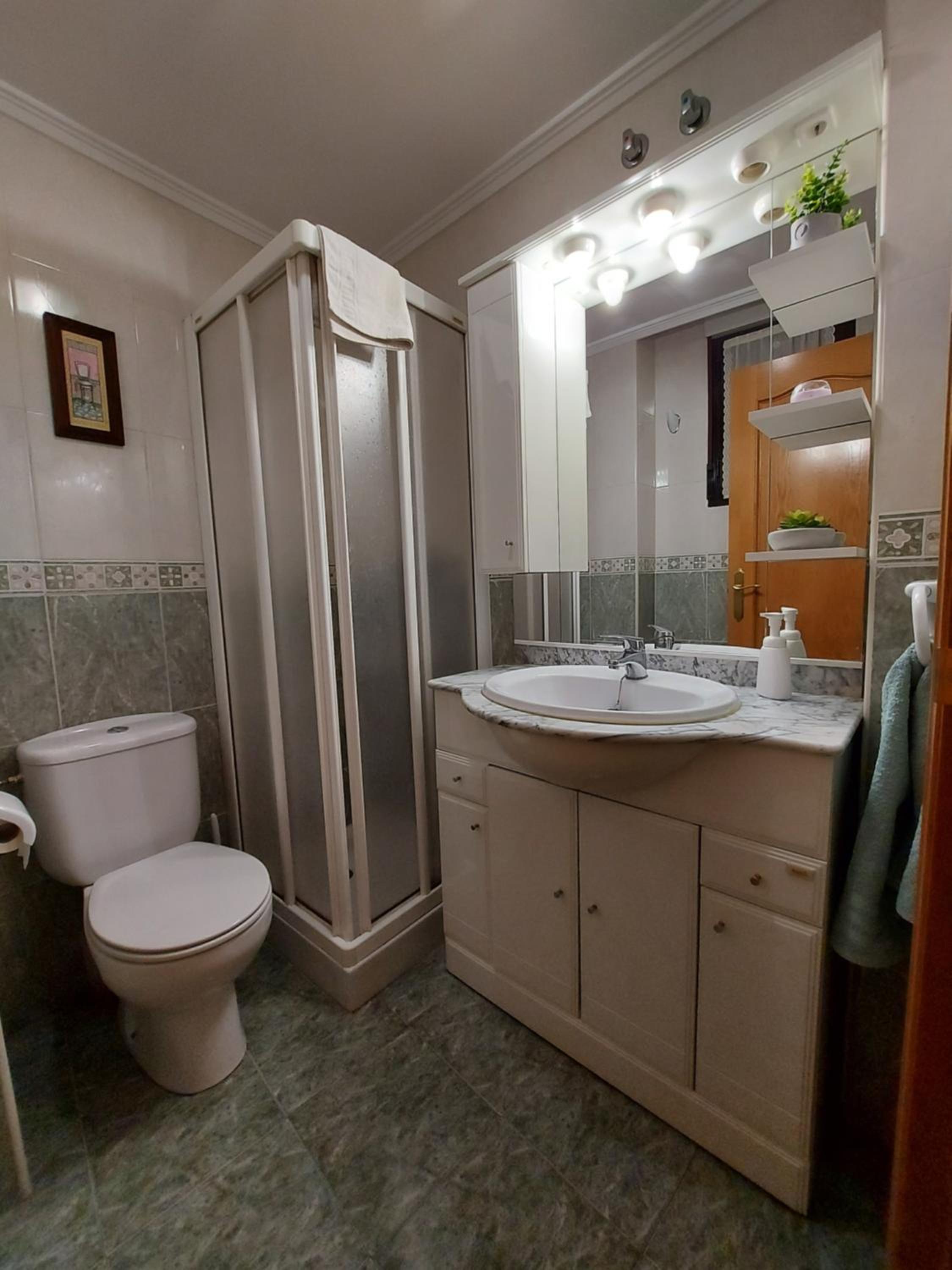 Five-Bedroom House - Photo 37