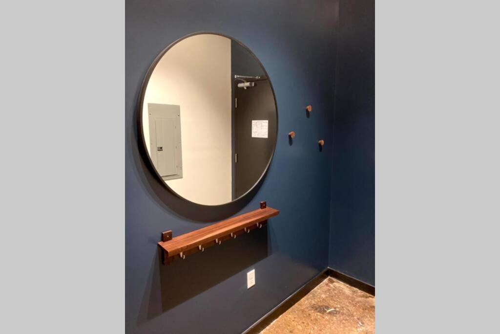 One-Bedroom Apartment - Photo 2