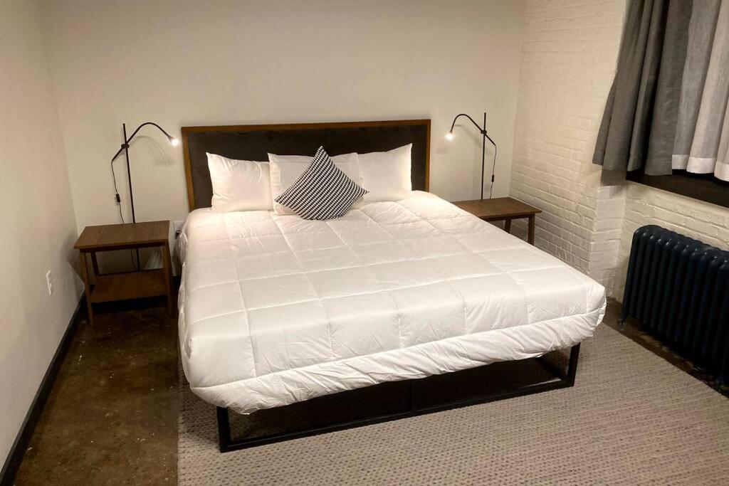 One-Bedroom Apartment - Photo 13