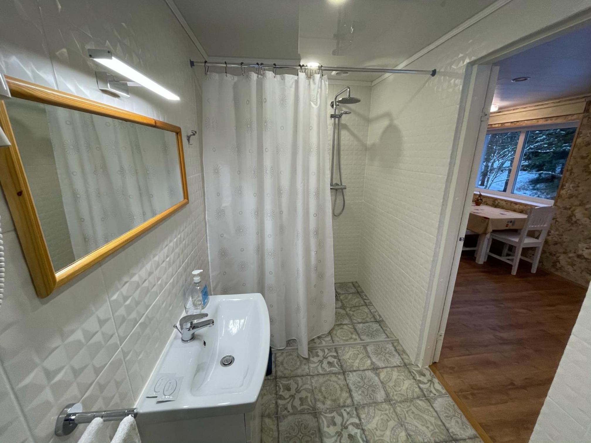 Double Room - Photo 5