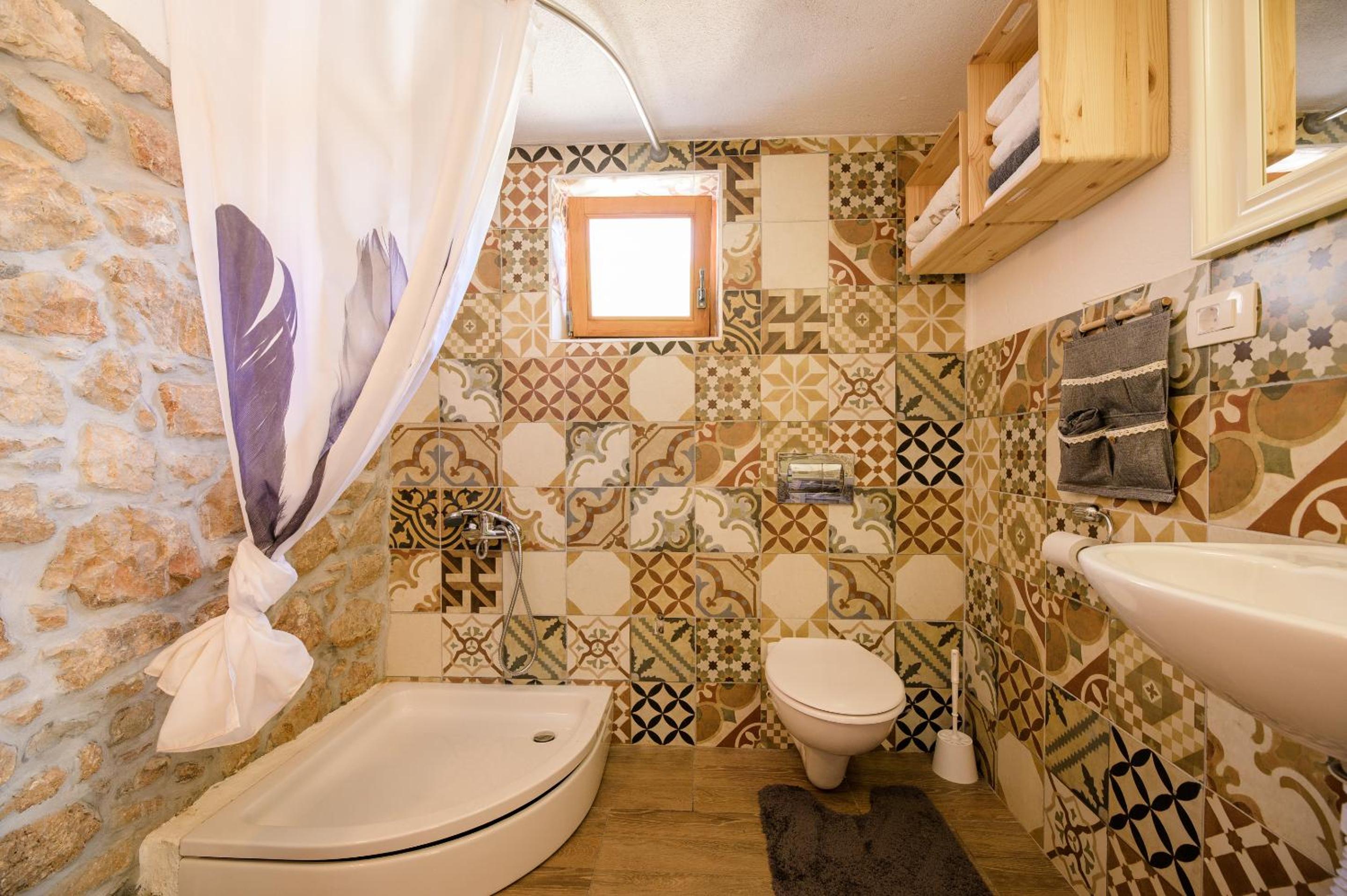 Deluxe Family Suite - Photo 5