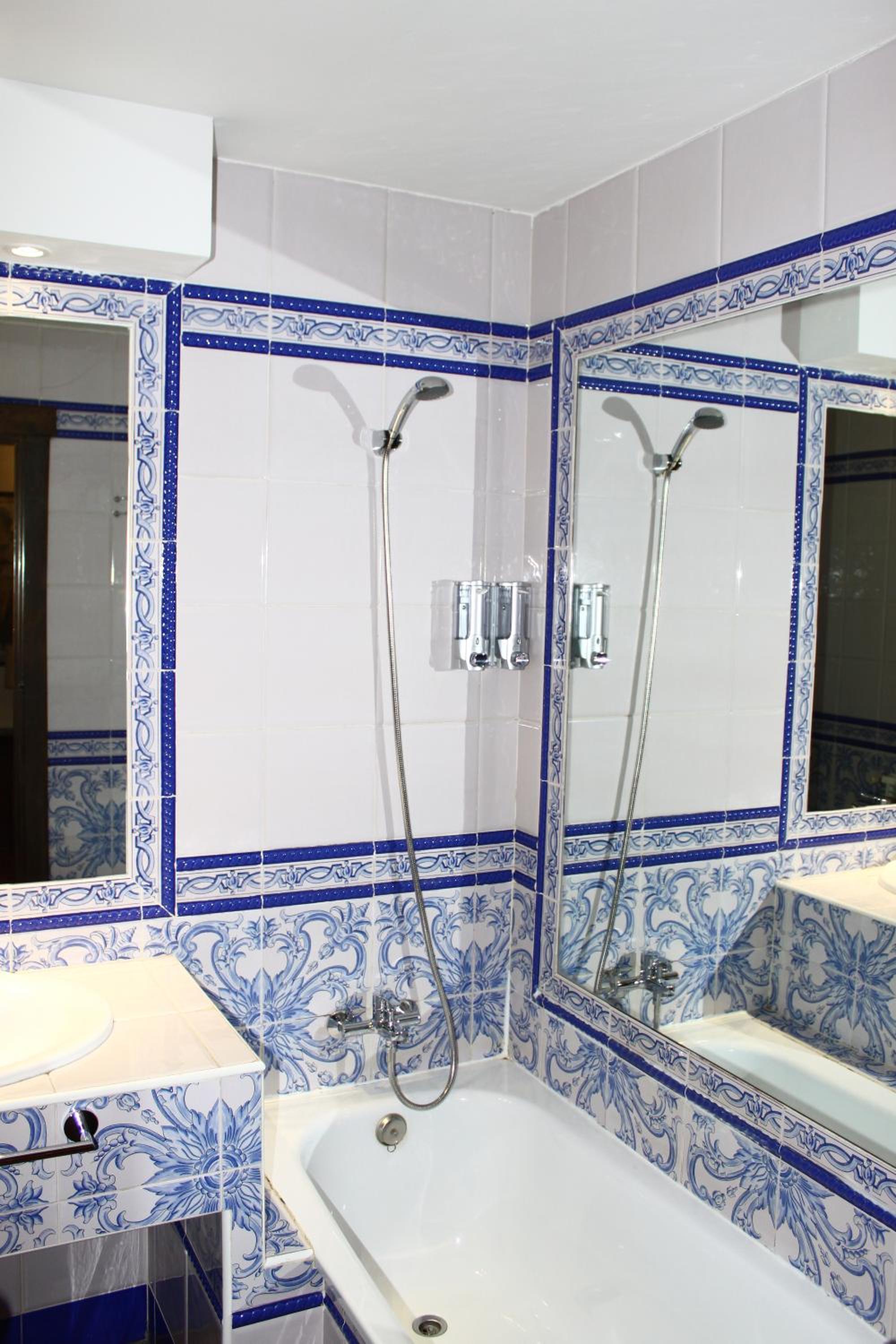 Double or Twin Room photo 3