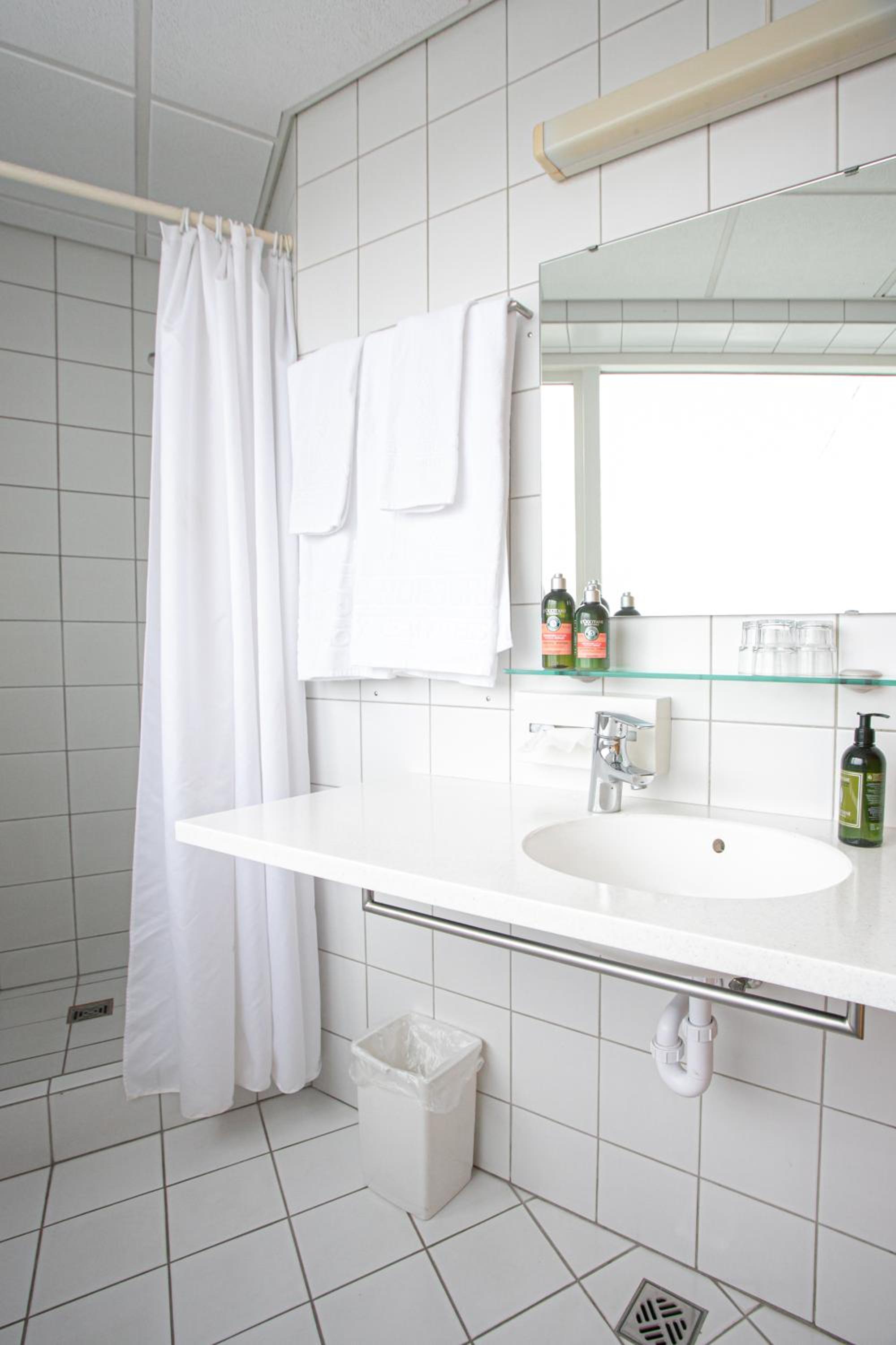 Standard Twin Room - Photo 2
