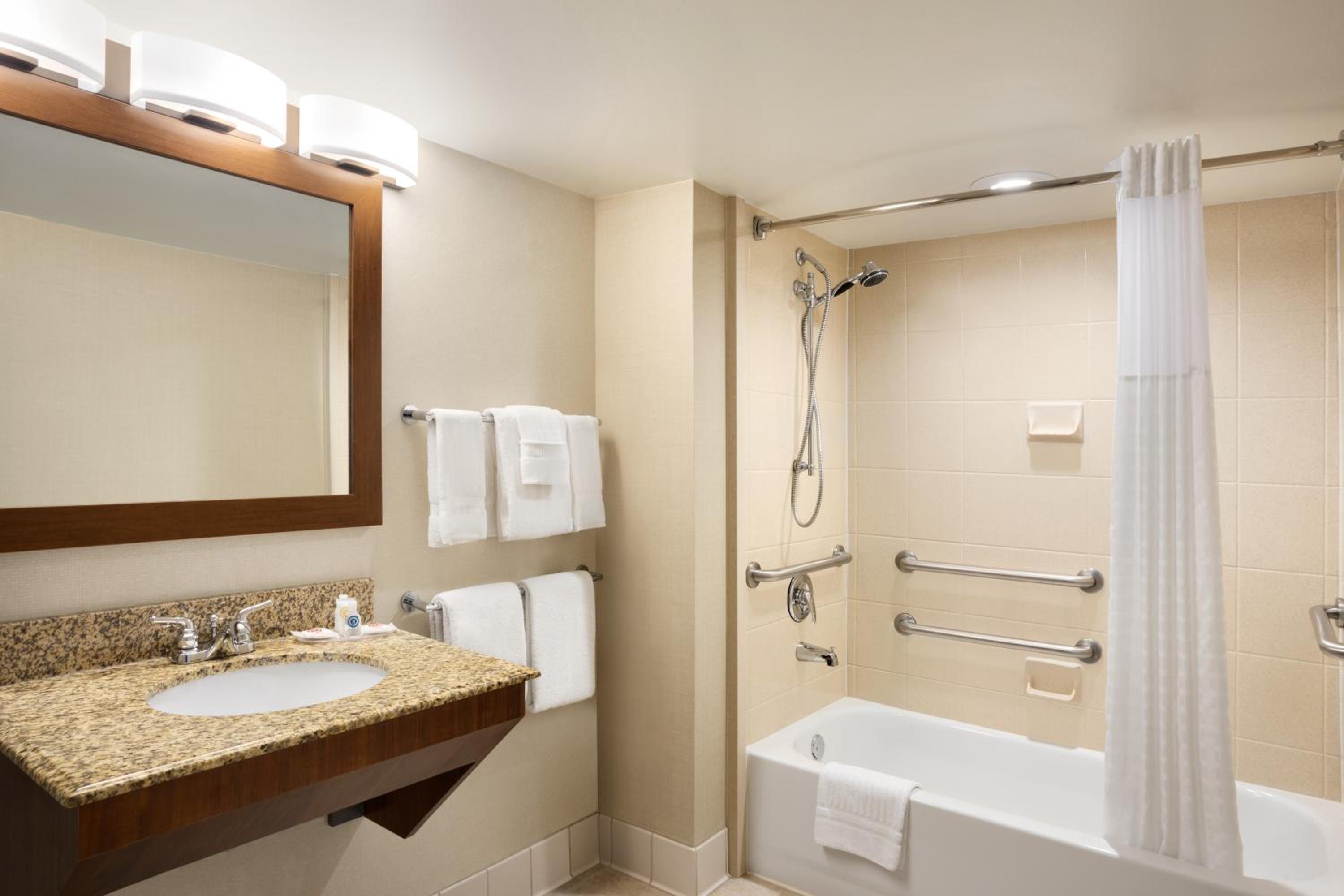 King Room - Accessible/Non-Smoking - Photo 4