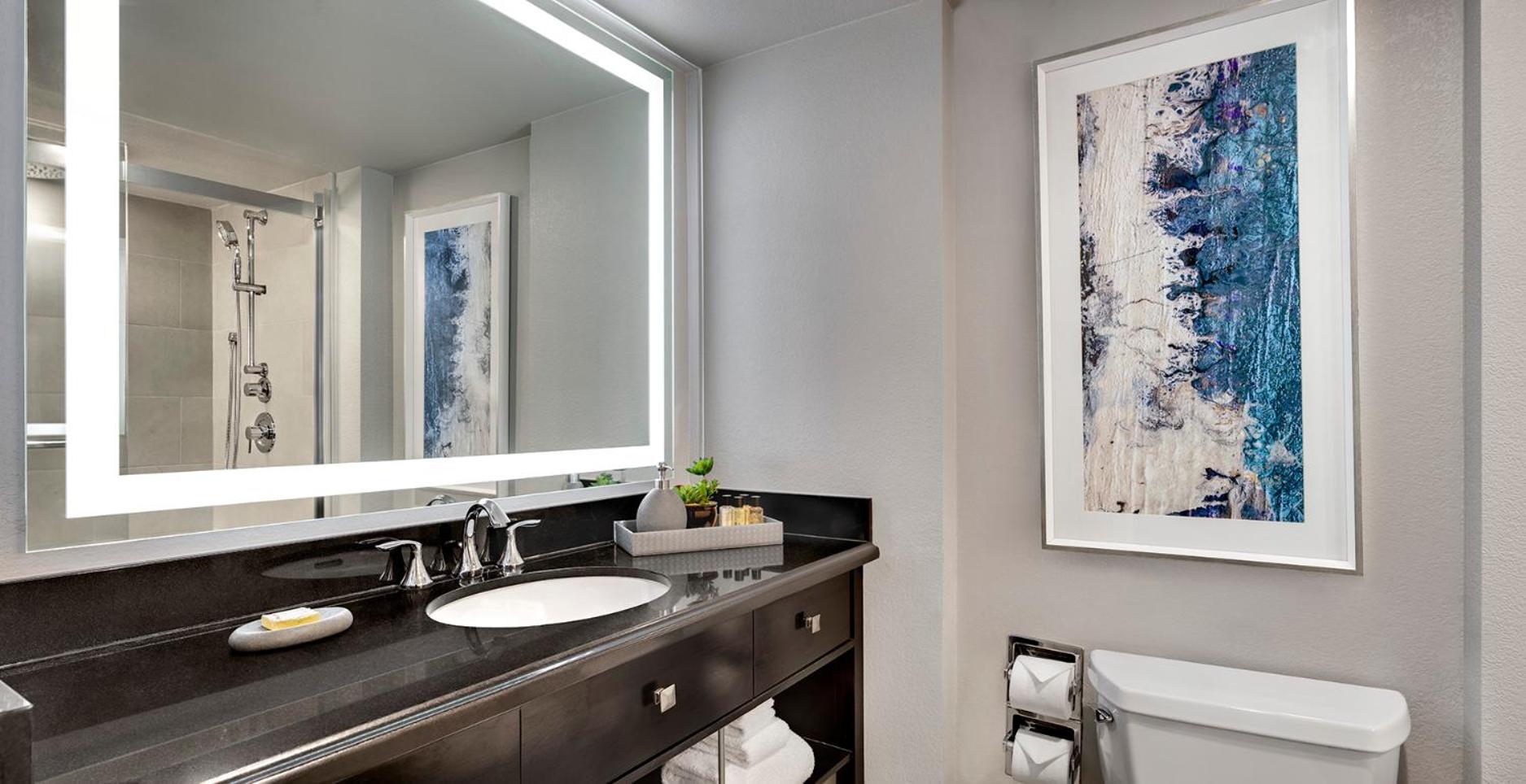 Luxe Double Queen Room - No Resort Fee photo 3