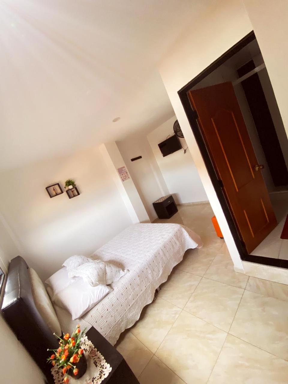 Double Room with Private Bathroom photo 3
