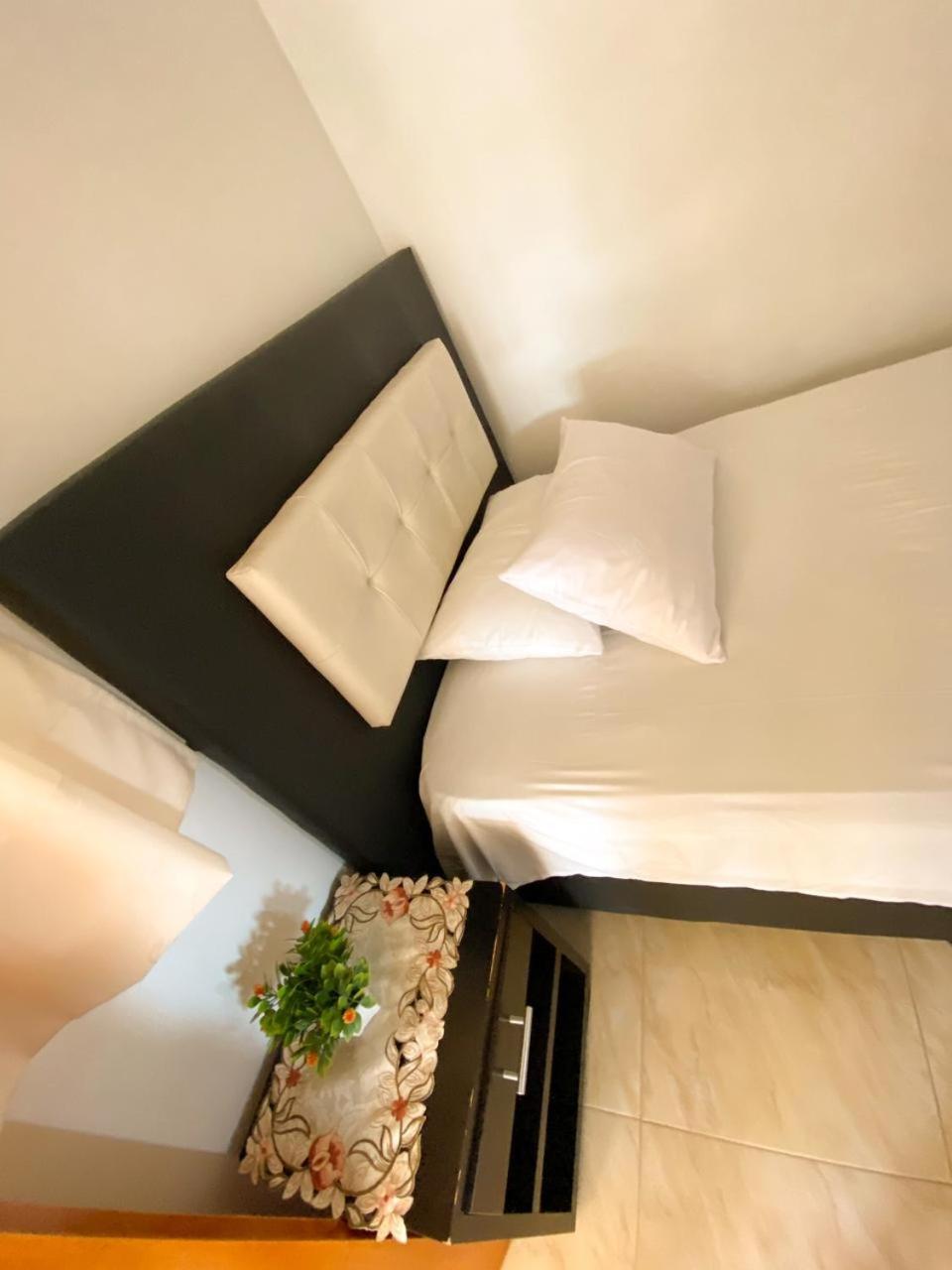 Single Room with Private Bathroom photo 1