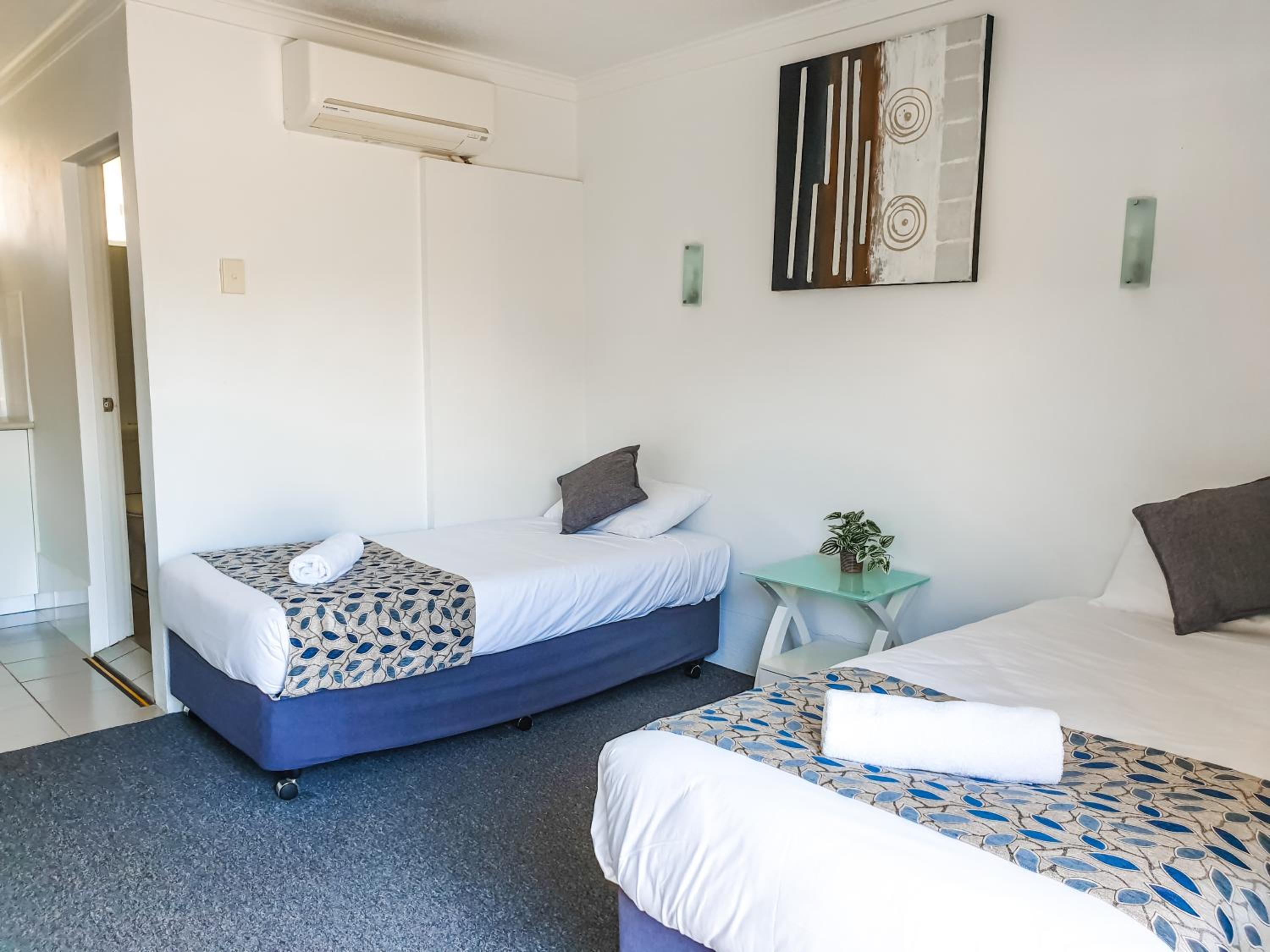 Motel Room Twin photo 2