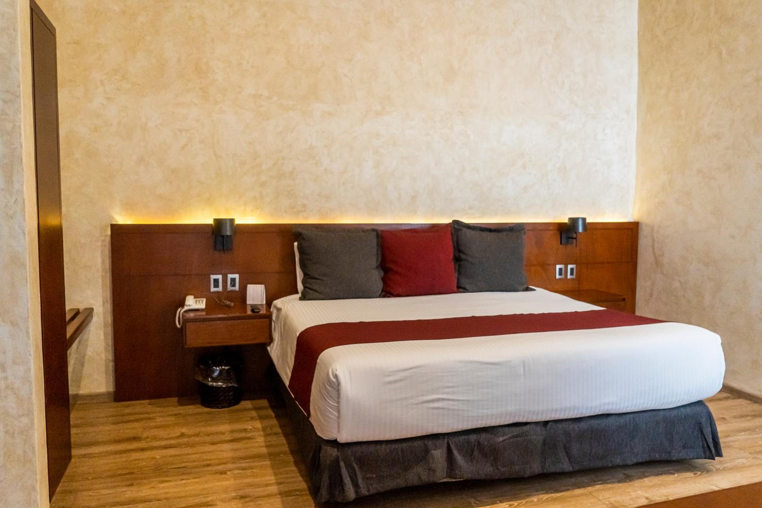Deluxe Queen Room photo 1