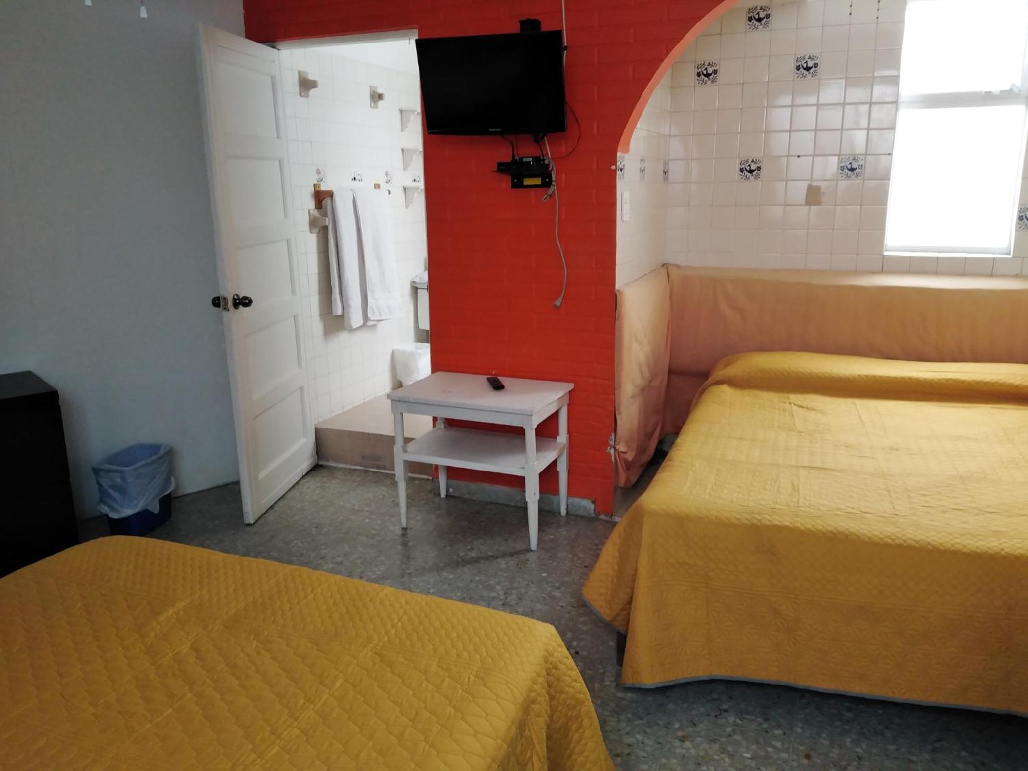Quadruple Room with Private Bathroom photo 1